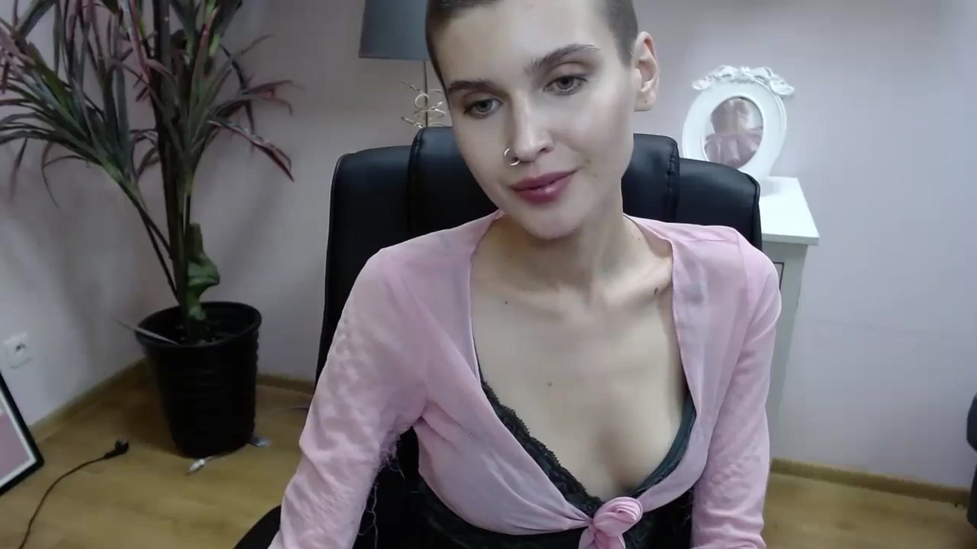 Gallery image thumbnail from SarahPassionX's myfreecams stream on, 05/16/2024, 18:26 image 3 of 20
