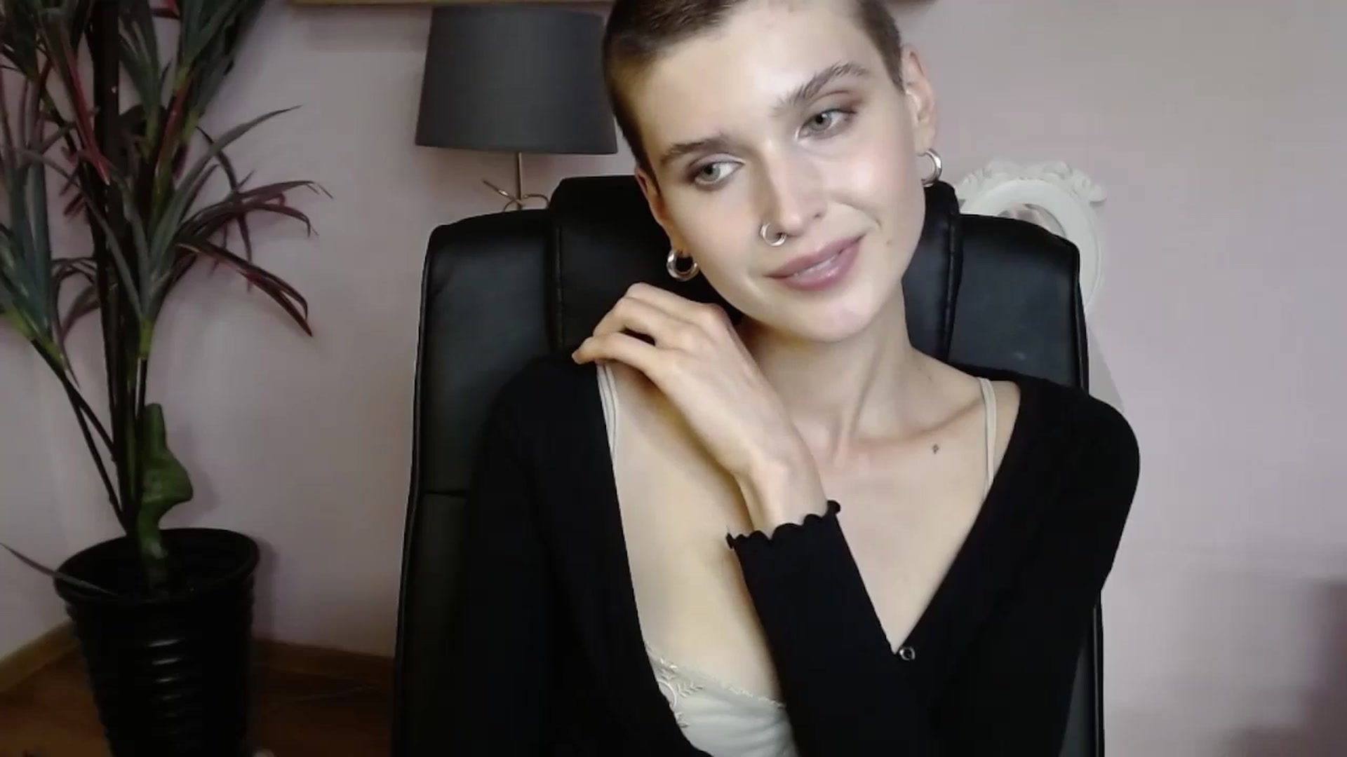 Gallery image thumbnail from SarahPassionX's myfreecams stream on, 05/19/2024, 15:49 image 2 of 20
