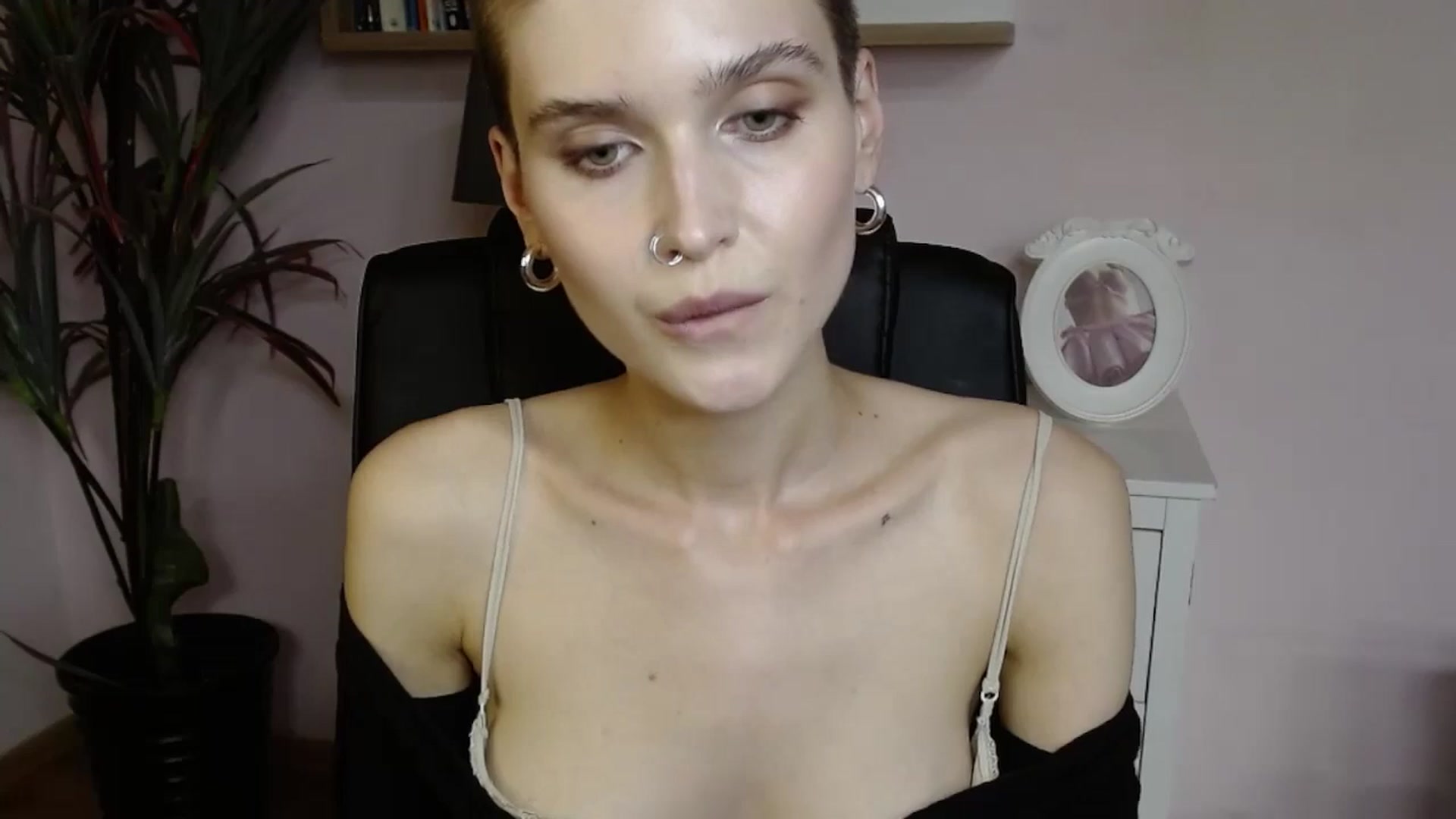 Gallery image thumbnail from SarahPassionX's myfreecams stream on, 05/19/2024, 15:49 image 11 of 20