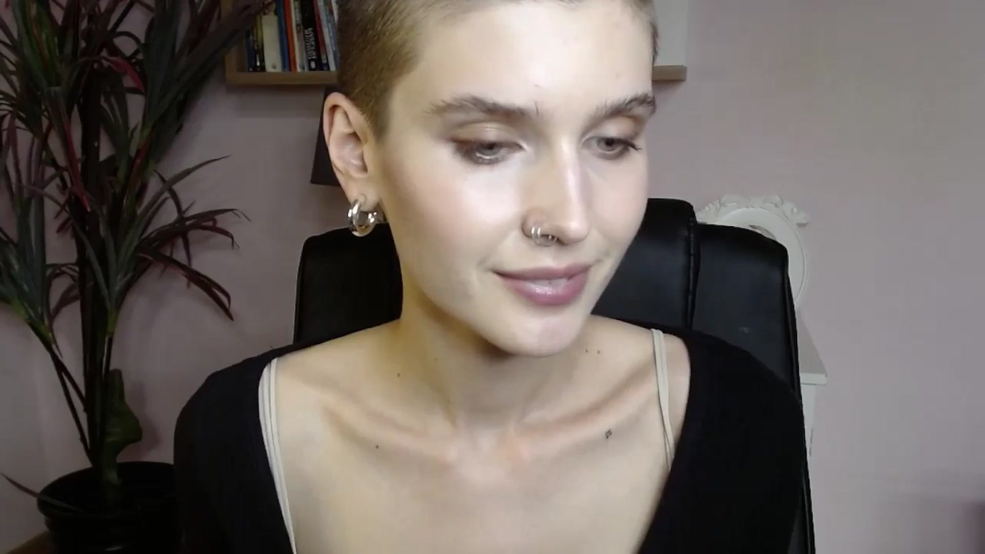 Gallery image thumbnail from SarahPassionX's myfreecams stream on, 05/19/2024, 15:49 image 3 of 20