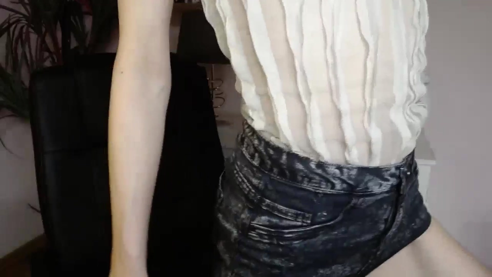 Gallery image thumbnail from SarahPassionX's myfreecams stream on, 05/19/2024, 17:00 image 14 of 20