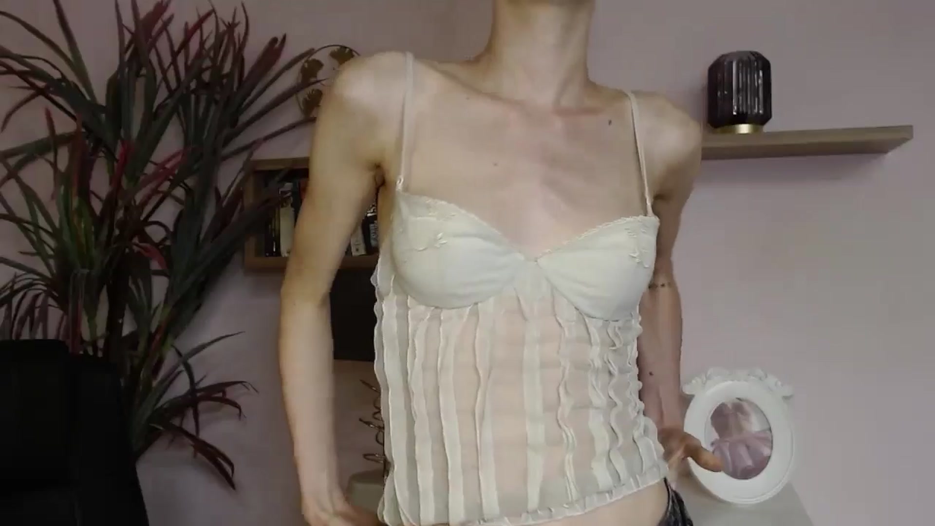 Gallery image thumbnail from SarahPassionX's myfreecams stream on, 05/19/2024, 17:00 image 19 of 20