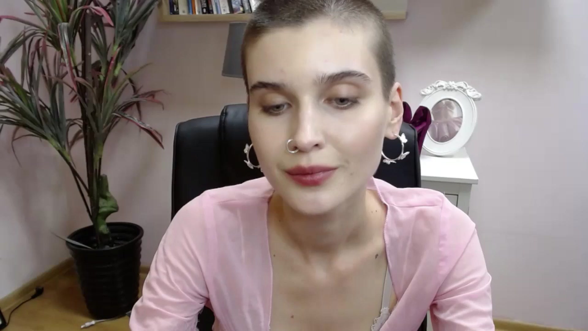 Gallery image thumbnail from SarahPassionX's myfreecams stream on, 05/21/2024, 15:57 image 1 of 20