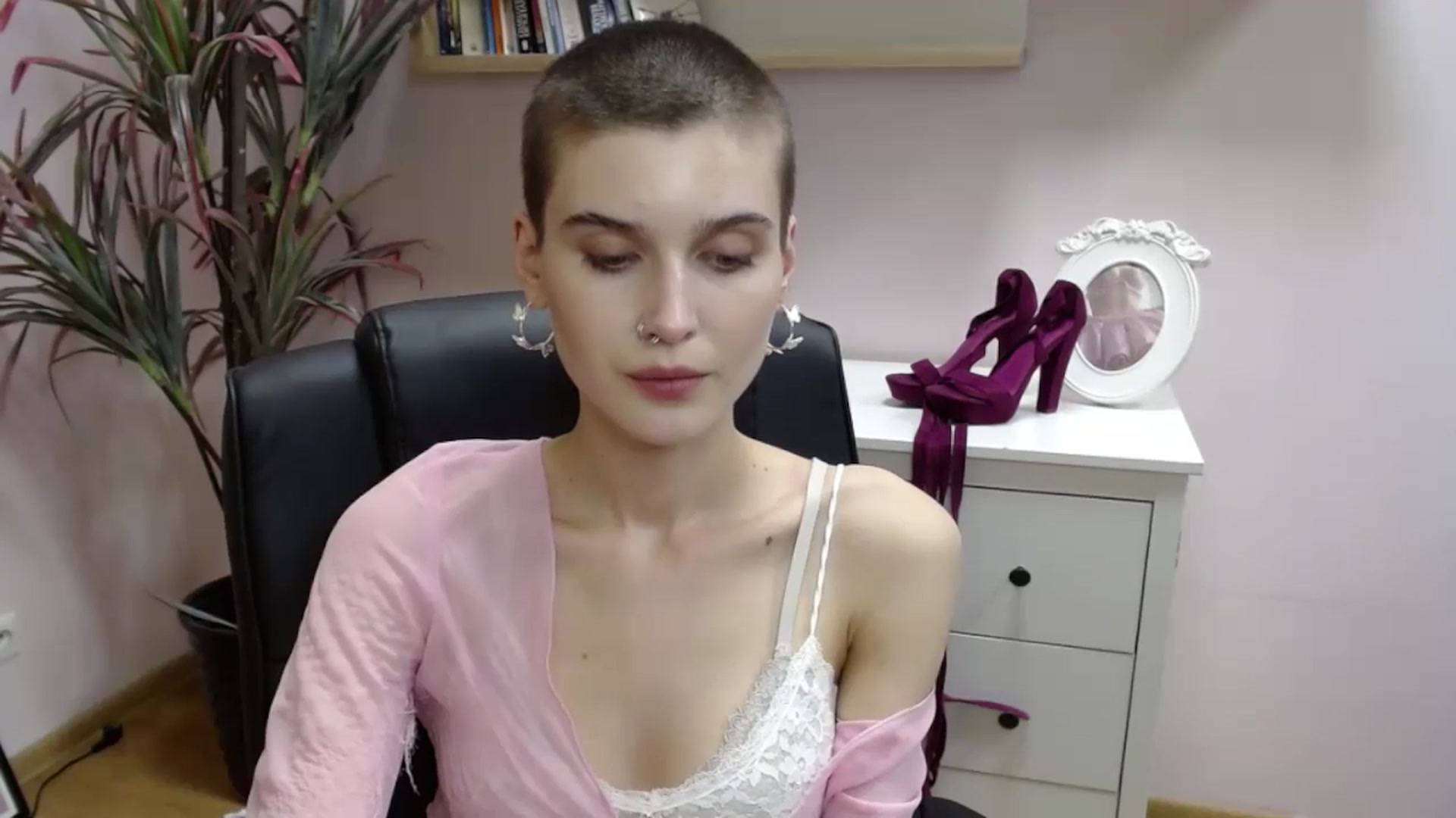 Gallery image thumbnail from SarahPassionX's myfreecams stream on, 05/21/2024, 15:57 image 11 of 20