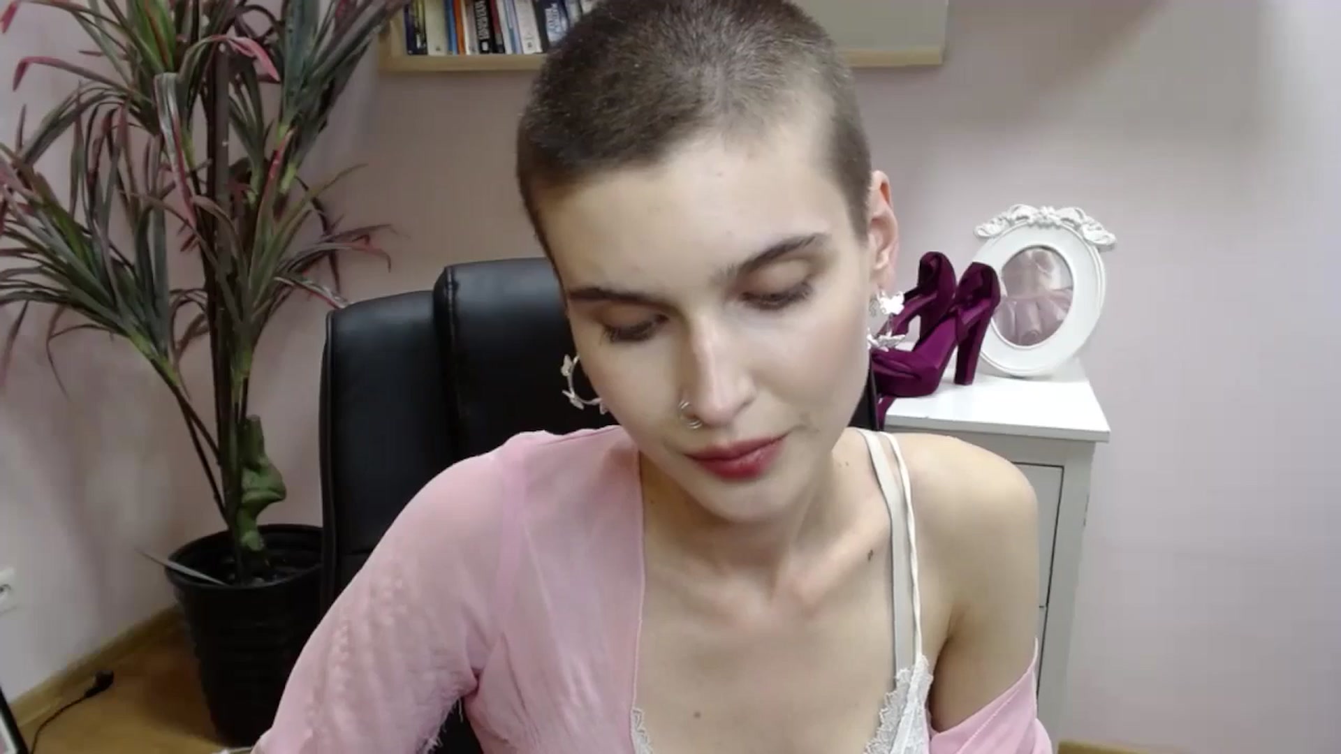Gallery image thumbnail from SarahPassionX's myfreecams stream on, 05/21/2024, 15:57 image 20 of 20
