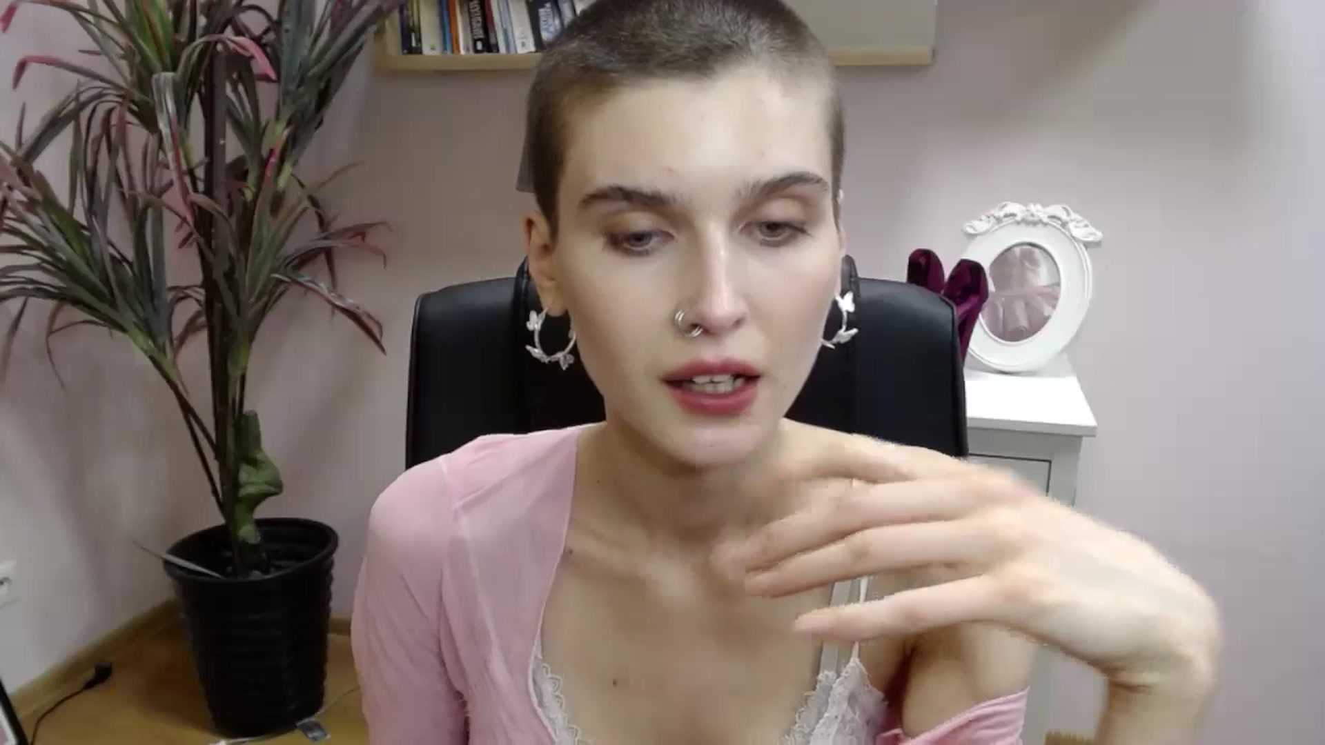 Gallery image thumbnail from SarahPassionX's myfreecams stream on, 05/21/2024, 15:57 image 16 of 20