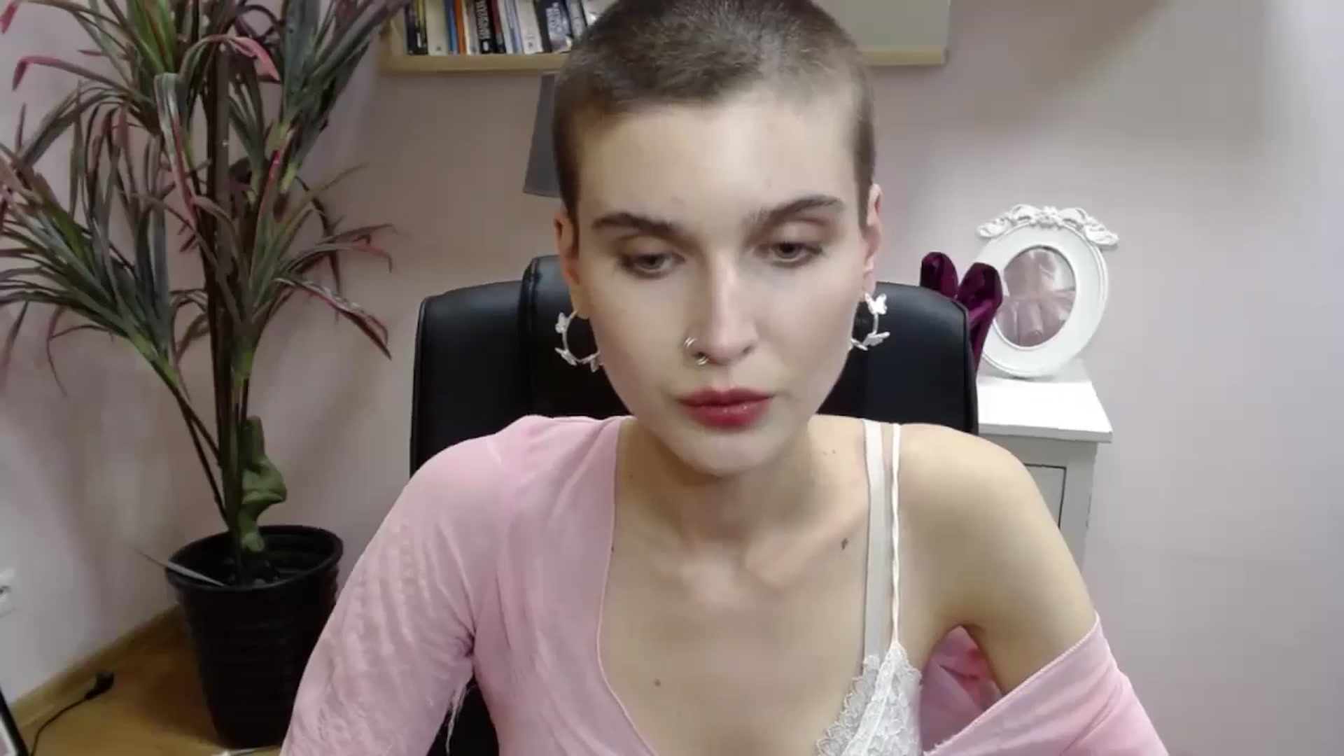 Gallery image thumbnail from SarahPassionX's myfreecams stream on, 05/21/2024, 15:57 image 17 of 20