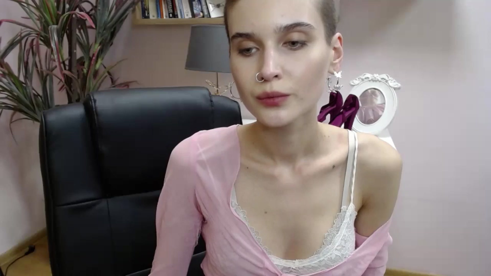 Gallery image thumbnail from SarahPassionX's myfreecams stream on, 05/21/2024, 15:57 image 7 of 20