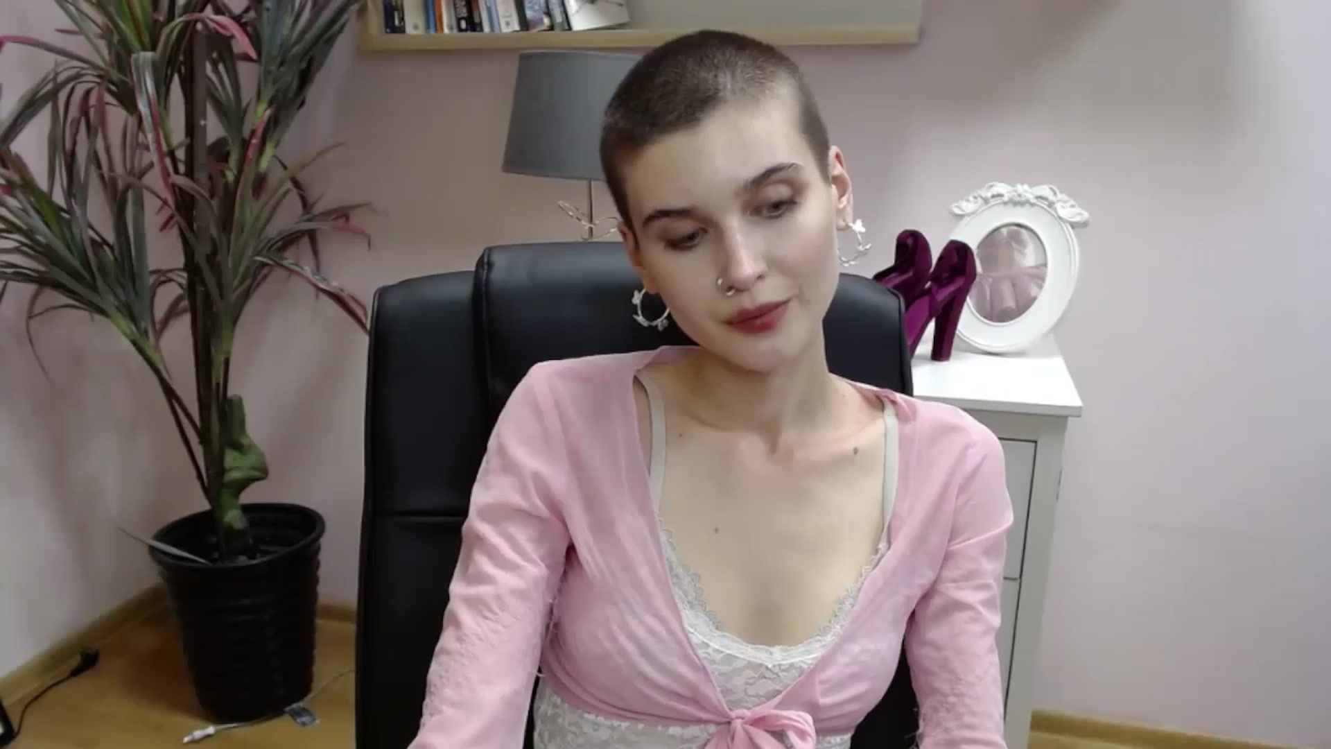 Gallery image thumbnail from SarahPassionX's myfreecams stream on, 05/21/2024, 15:57 image 2 of 20