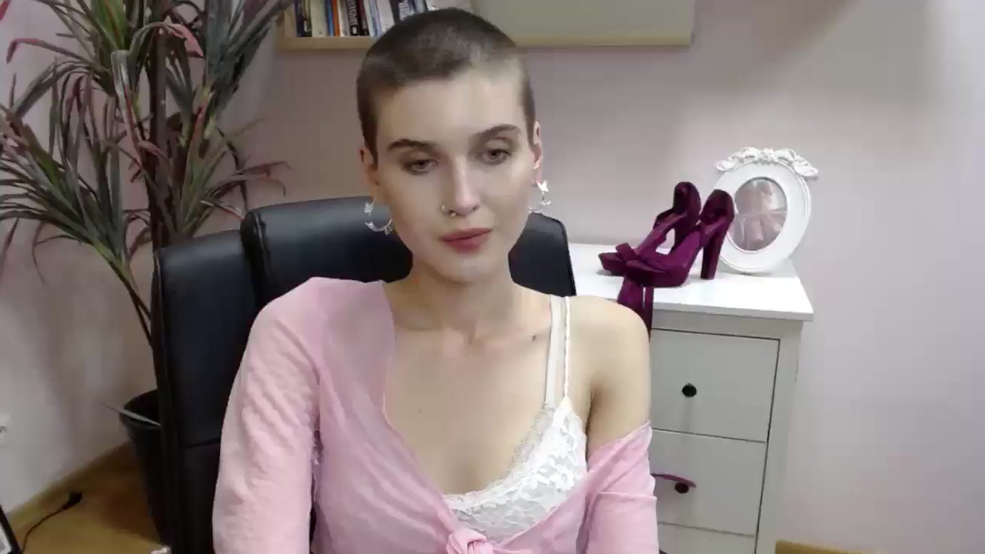 Gallery image thumbnail from SarahPassionX's myfreecams stream on, 05/21/2024, 15:57 image 9 of 20