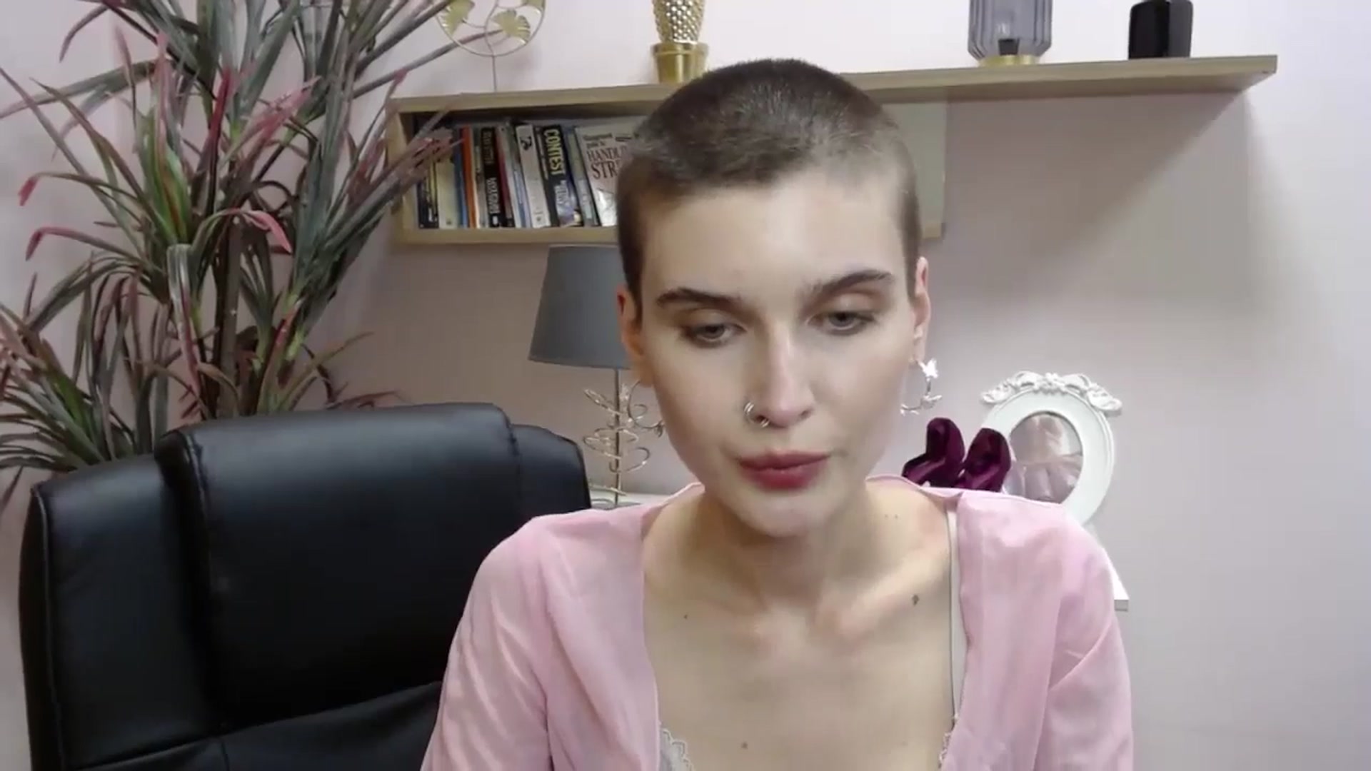 Gallery image thumbnail from SarahPassionX's myfreecams stream on, 05/21/2024, 15:57 image 6 of 20