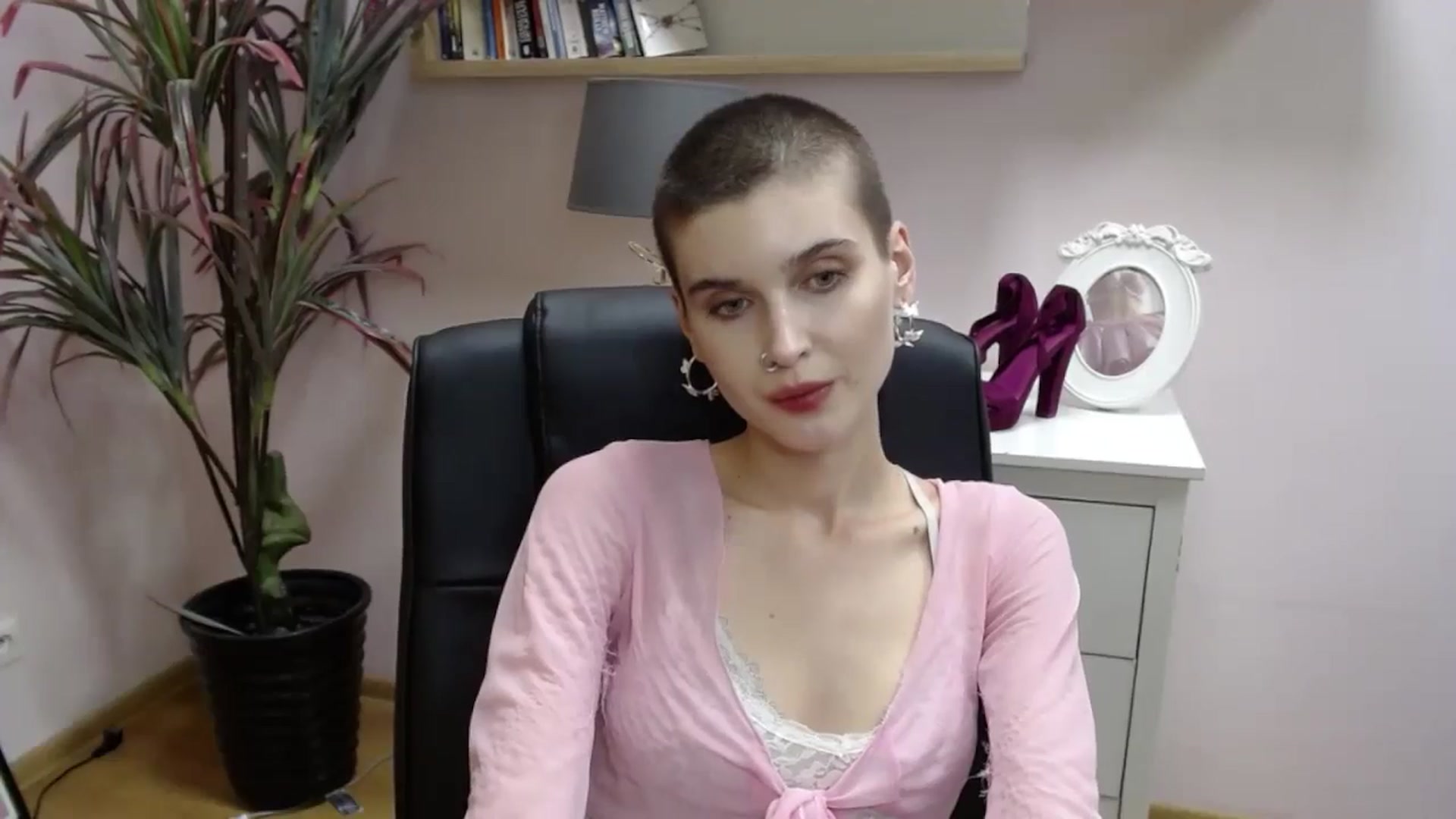 Gallery image thumbnail from SarahPassionX's myfreecams stream on, 05/21/2024, 15:57 image 19 of 20
