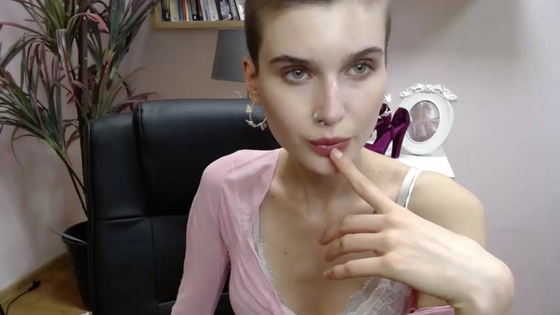 Gallery image thumbnail from SarahPassionX's myfreecams stream on, 05/21/2024, 15:57 image 8 of 20
