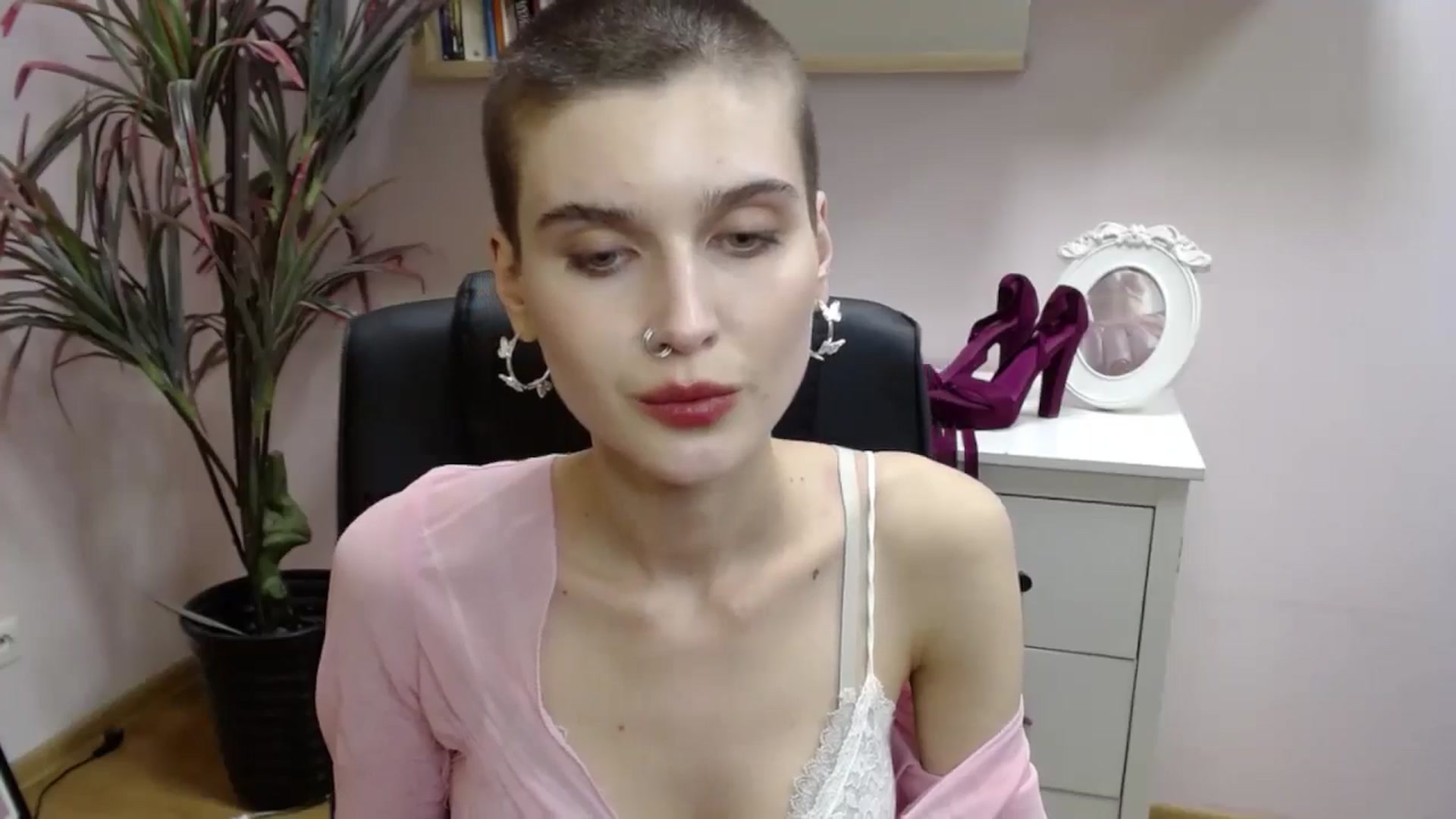 Gallery image thumbnail from SarahPassionX's myfreecams stream on, 05/21/2024, 15:57 image 15 of 20