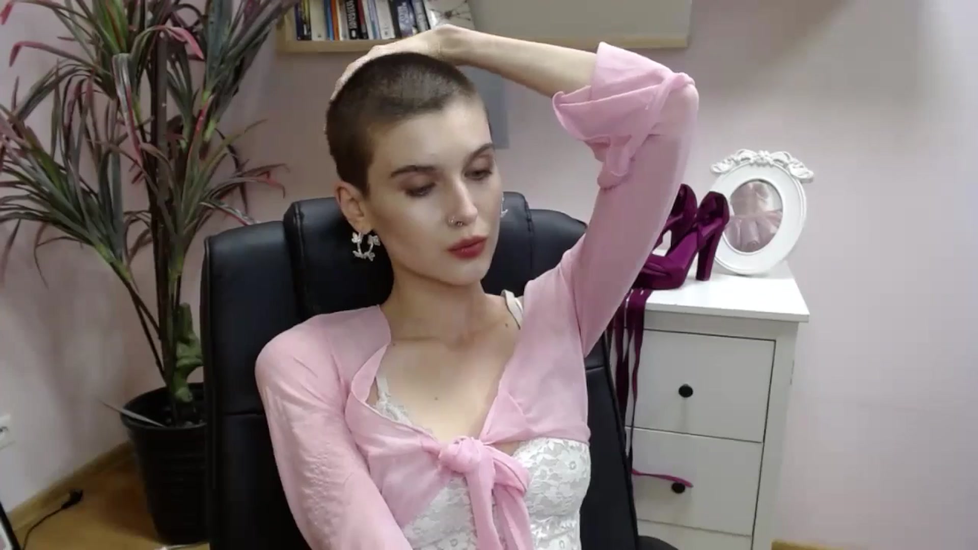 Gallery image thumbnail from SarahPassionX's myfreecams stream on, 05/21/2024, 15:57 image 18 of 20