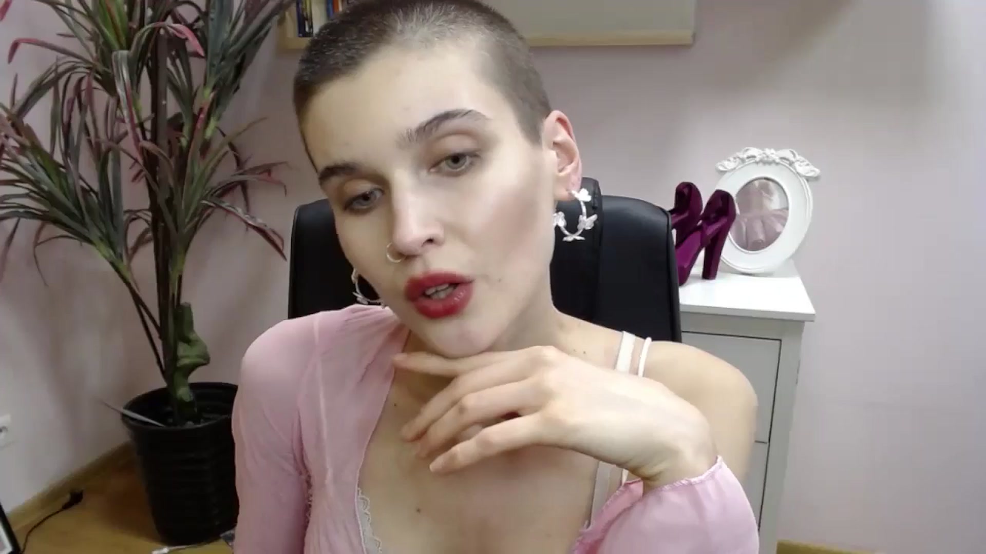 Gallery image thumbnail from SarahPassionX's myfreecams stream on, 05/21/2024, 15:57 image 13 of 20