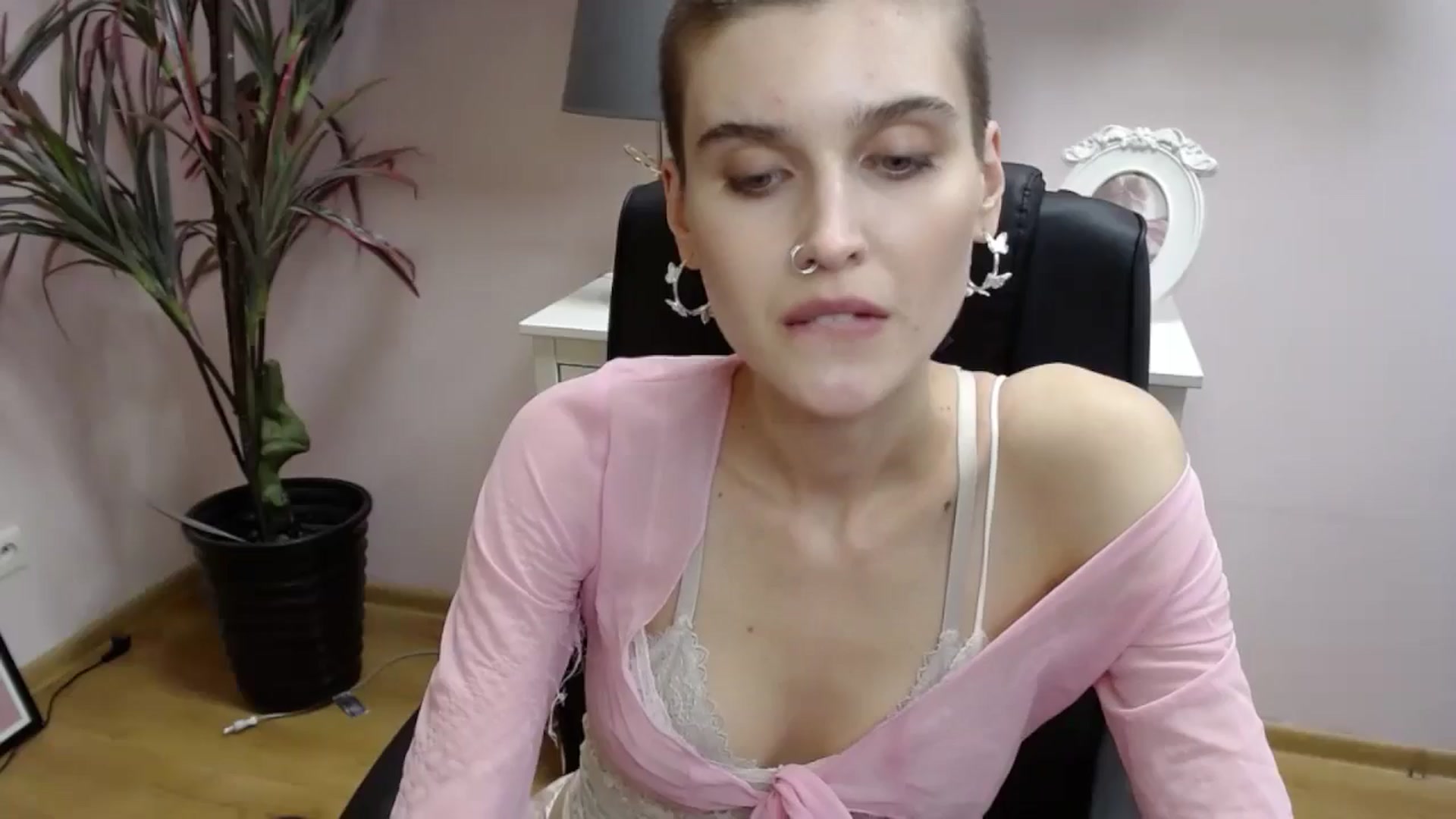 Gallery image thumbnail from SarahPassionX's myfreecams stream on, 05/21/2024, 18:02 image 1 of 20