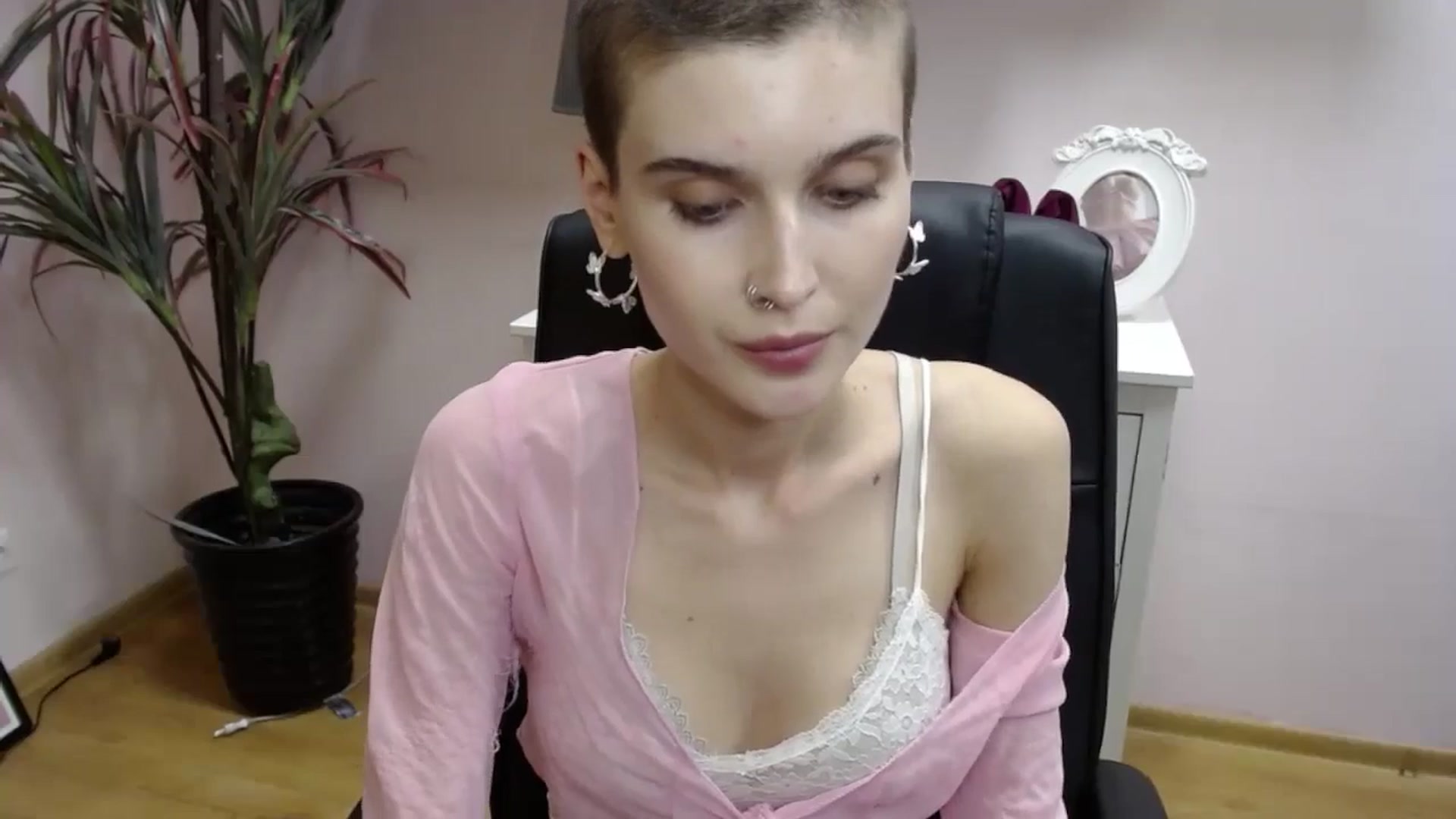 Gallery image thumbnail from SarahPassionX's myfreecams stream on, 05/21/2024, 18:21 image 11 of 20