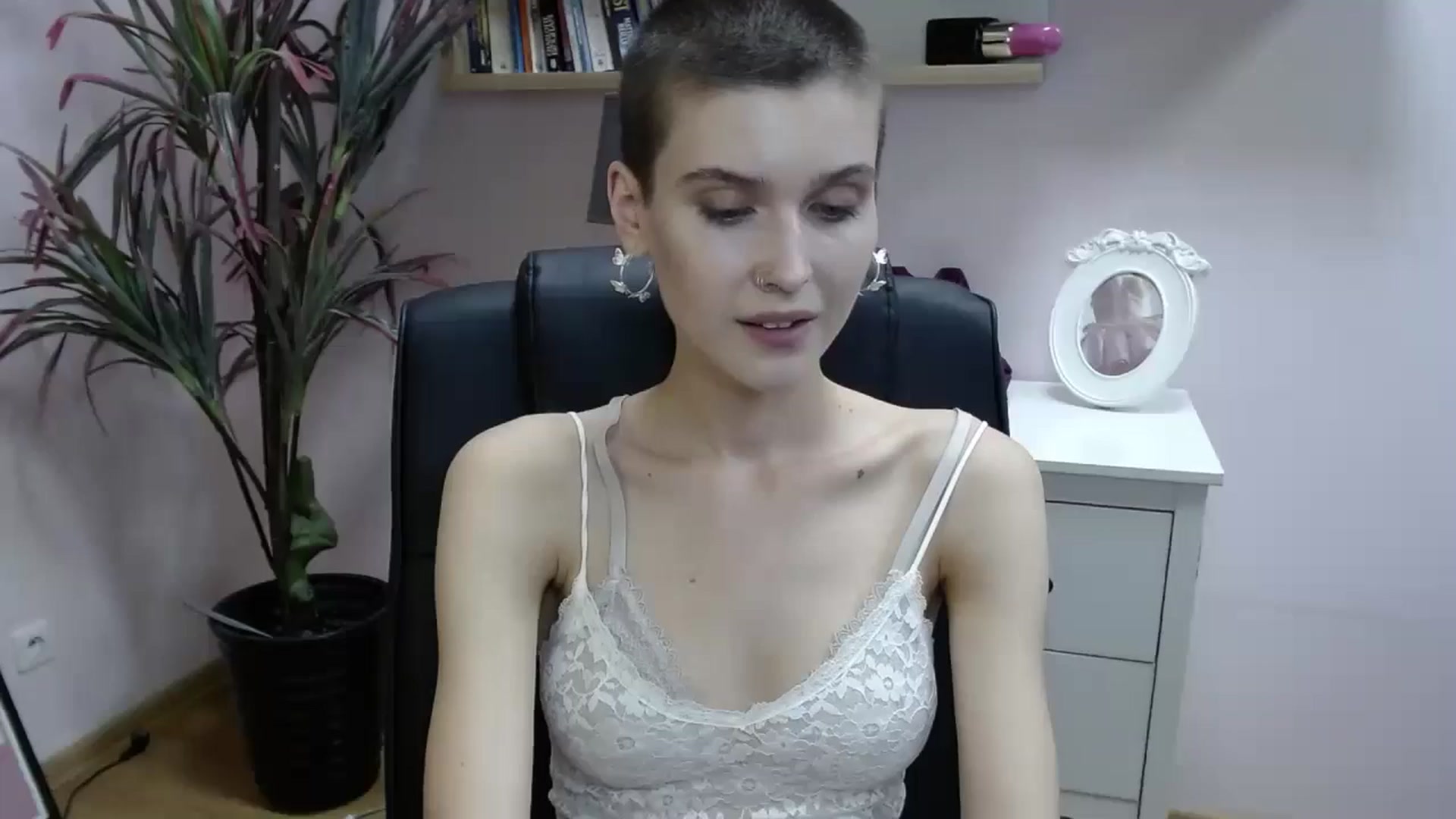 Gallery image thumbnail from SarahPassionX's myfreecams stream on, 05/23/2024, 15:17 image 13 of 20