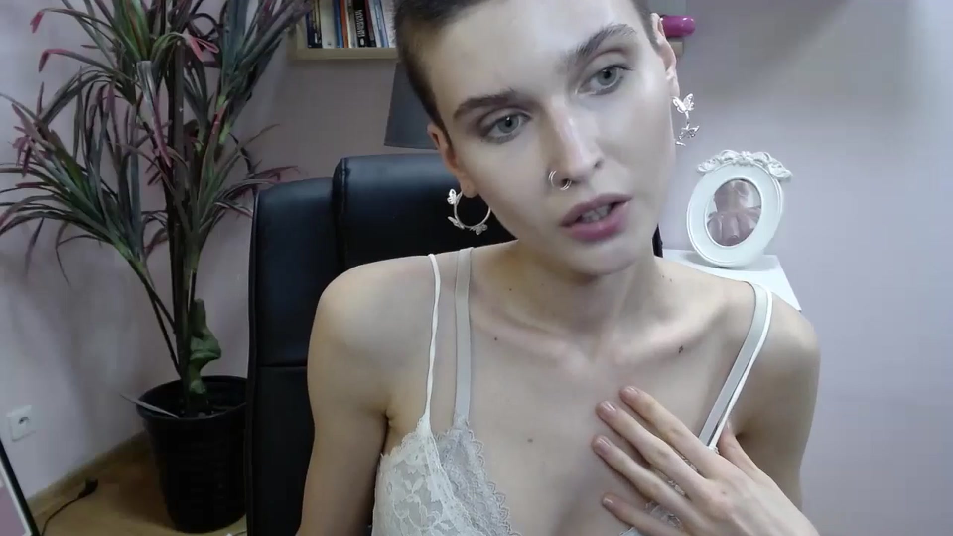 Gallery image thumbnail from SarahPassionX's myfreecams stream on, 05/23/2024, 15:17 image 12 of 20
