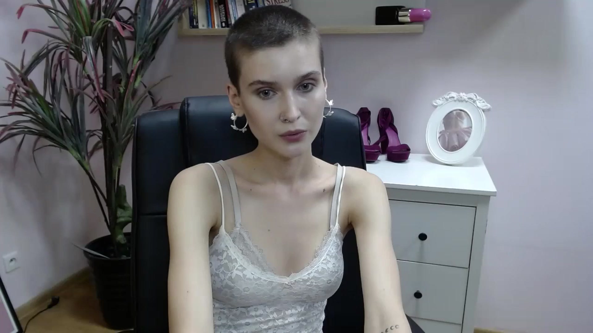 Gallery image thumbnail from SarahPassionX's myfreecams stream on, 05/23/2024, 15:17 image 9 of 20