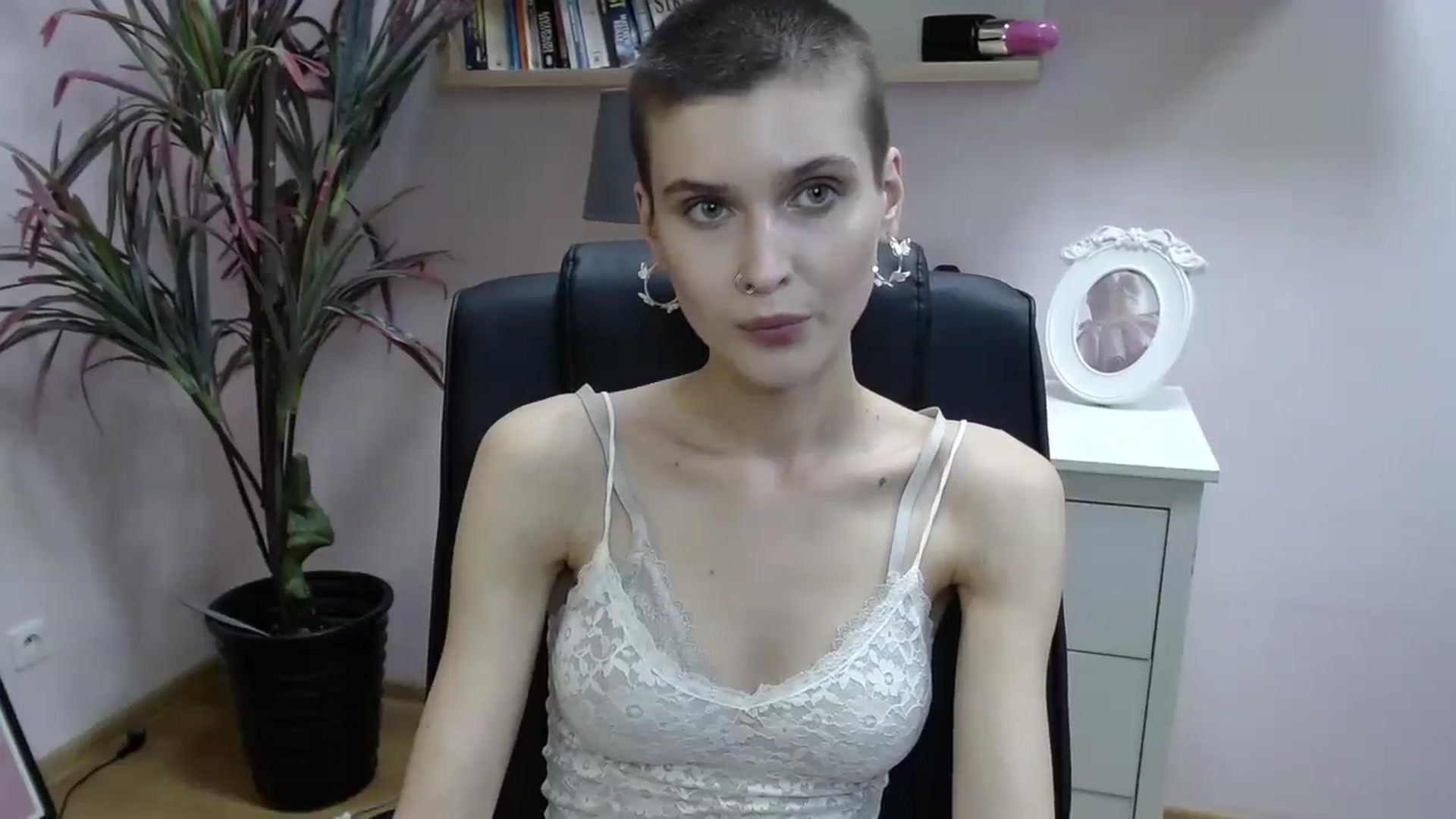 Gallery image thumbnail from SarahPassionX's myfreecams stream on, 05/23/2024, 15:17 image 7 of 20