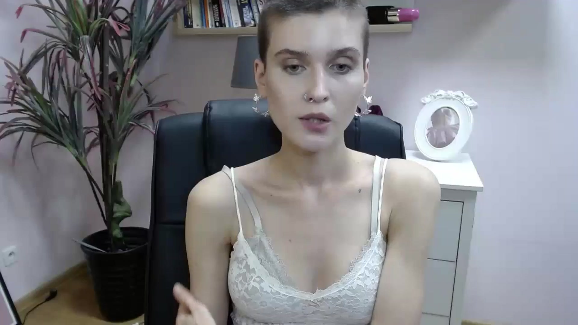 Gallery image thumbnail from SarahPassionX's myfreecams stream on, 05/23/2024, 15:17 image 5 of 20
