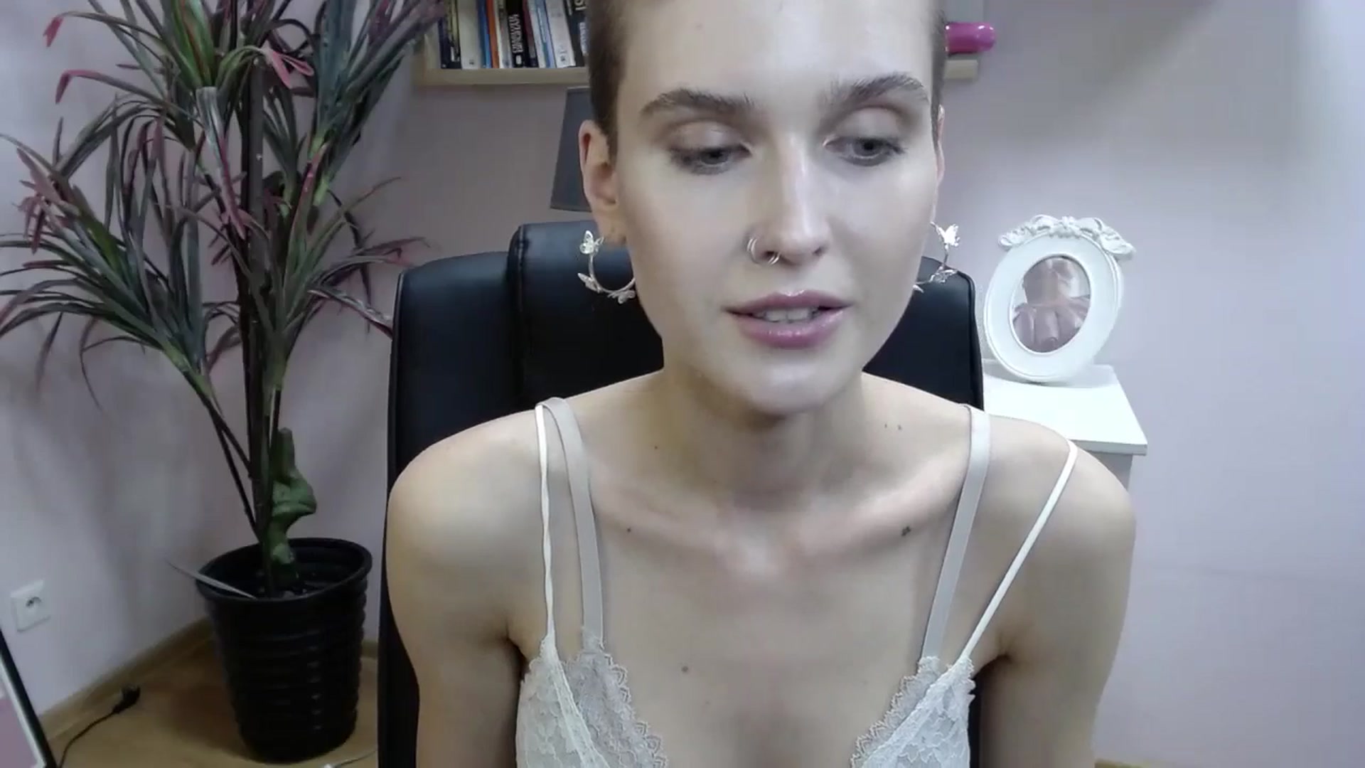 Gallery image thumbnail from SarahPassionX's myfreecams stream on, 05/23/2024, 15:17 image 15 of 20