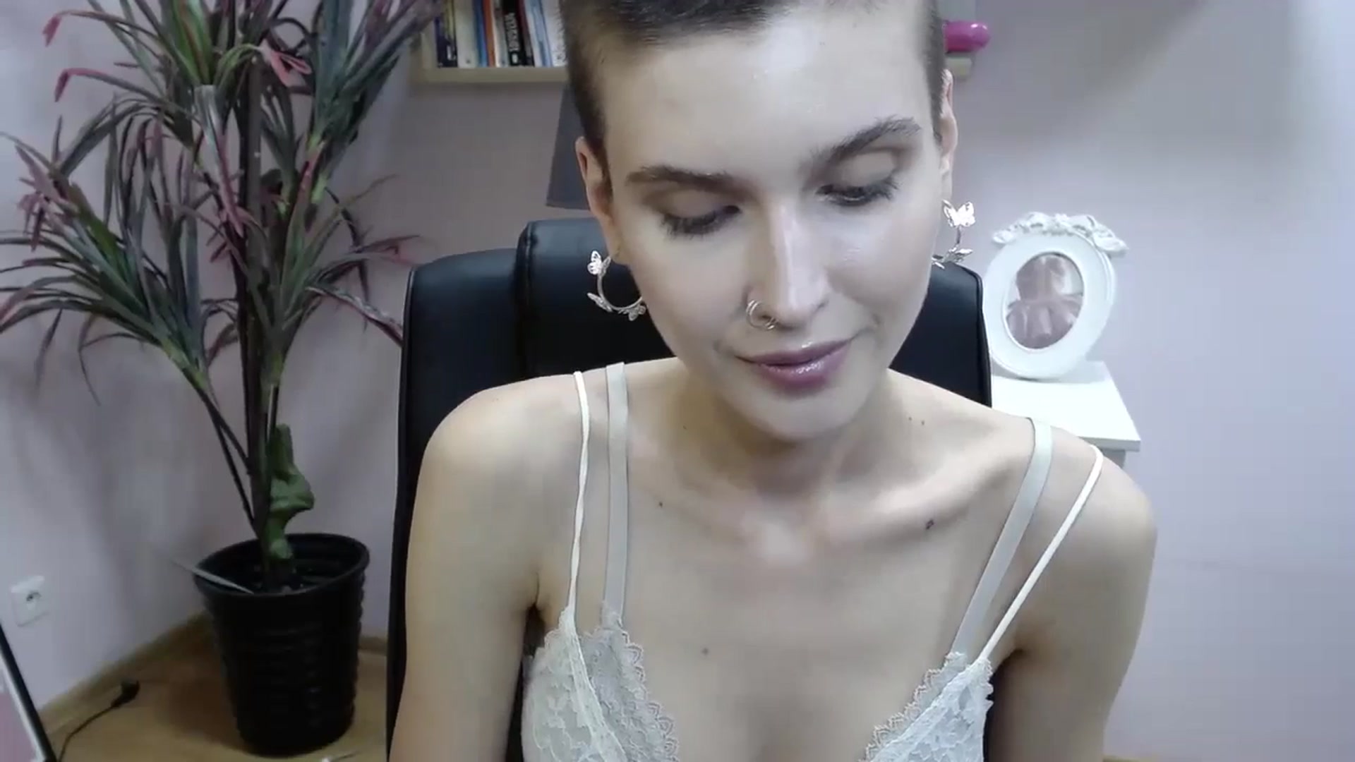 Gallery image thumbnail from SarahPassionX's myfreecams stream on, 05/23/2024, 15:17 image 14 of 20