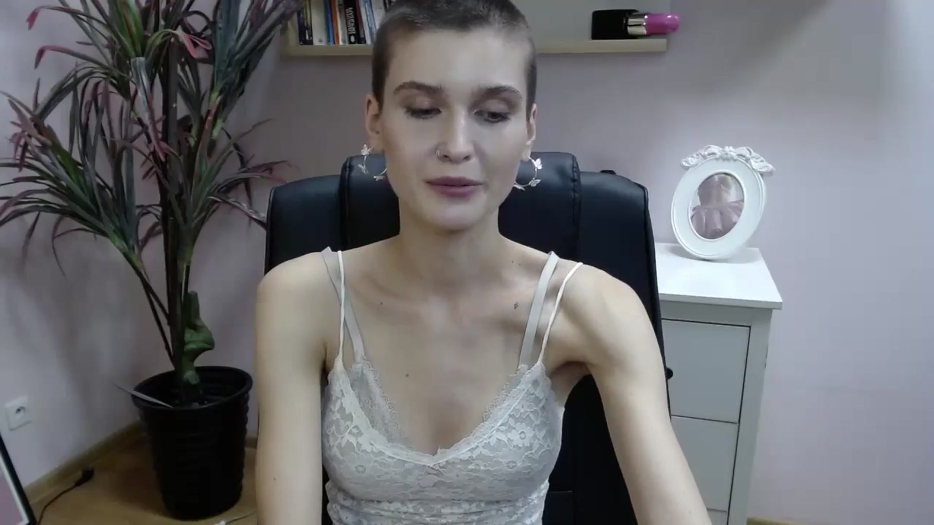 Gallery image thumbnail from SarahPassionX's myfreecams stream on, 05/23/2024, 15:17 image 6 of 20