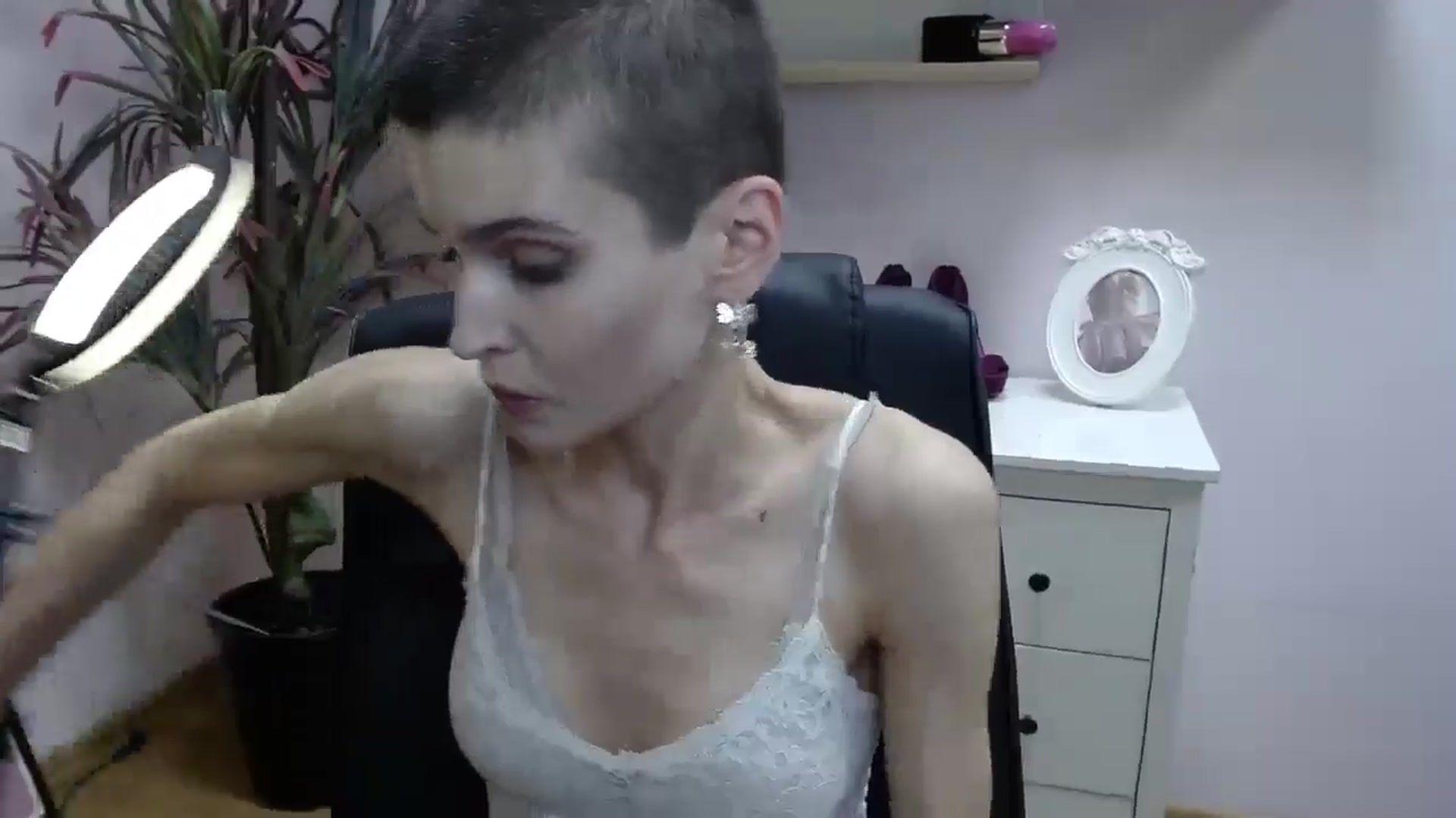 Gallery image thumbnail from SarahPassionX's myfreecams stream on, 05/23/2024, 15:17 image 4 of 20