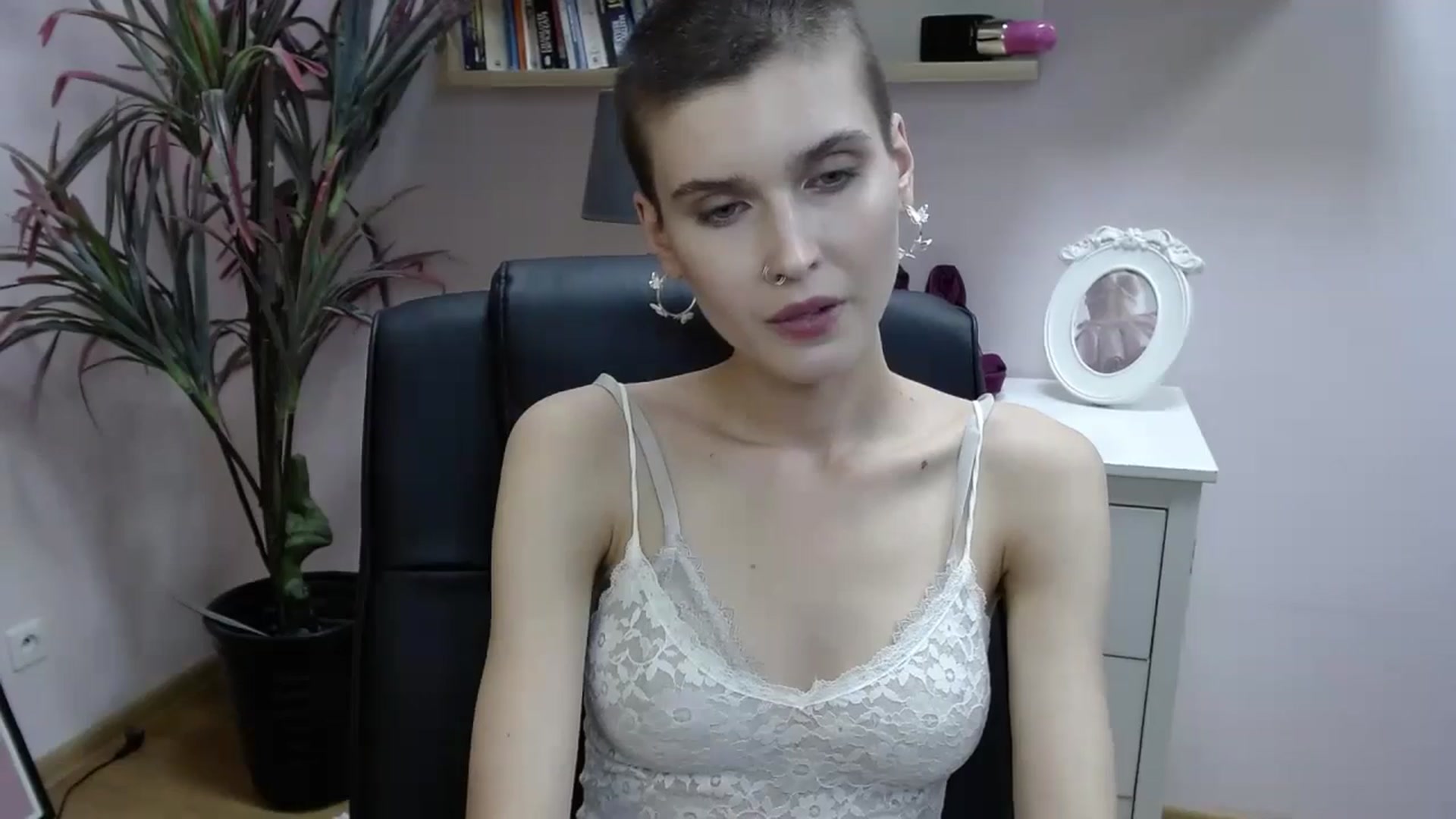 Gallery image thumbnail from SarahPassionX's myfreecams stream on, 05/23/2024, 15:17 image 3 of 20