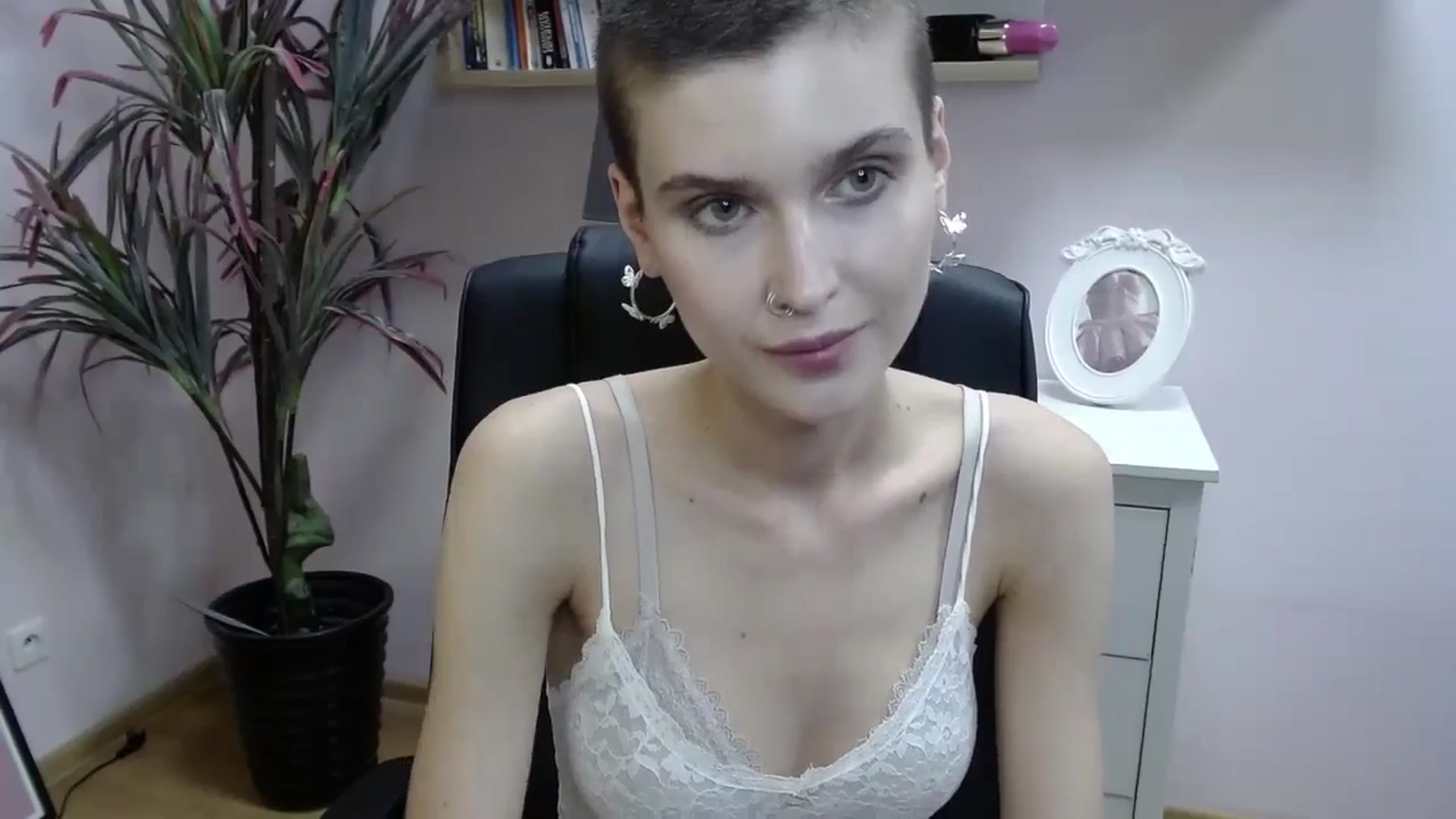 Gallery image thumbnail from SarahPassionX's myfreecams stream on, 05/23/2024, 15:17 image 10 of 20