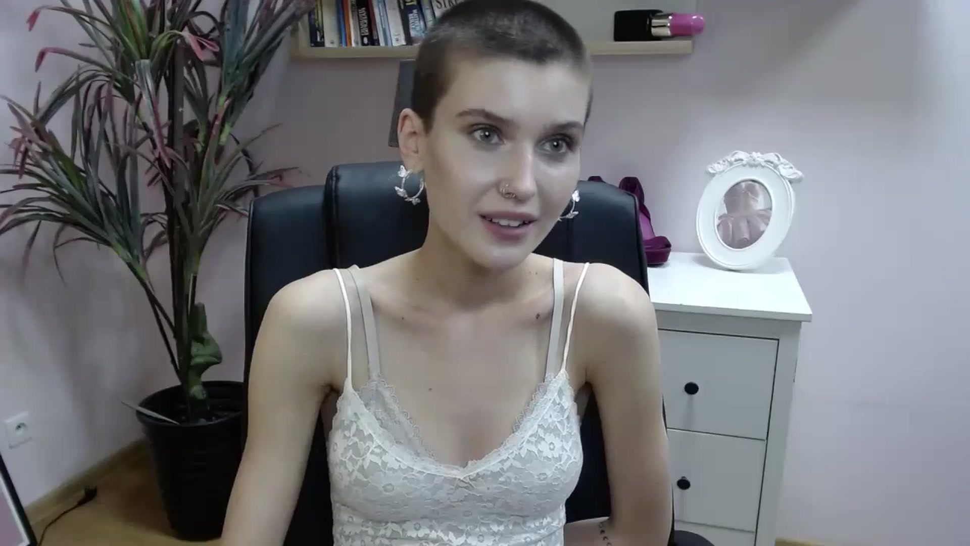 Gallery image thumbnail from SarahPassionX's myfreecams stream on, 05/23/2024, 15:17 image 8 of 20