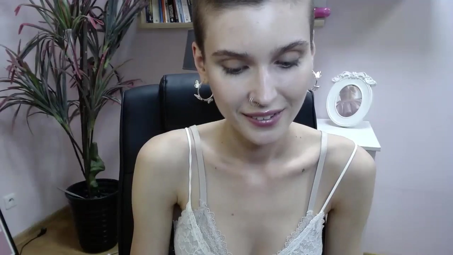 Gallery image thumbnail from SarahPassionX's myfreecams stream on, 05/23/2024, 15:17 image 16 of 20