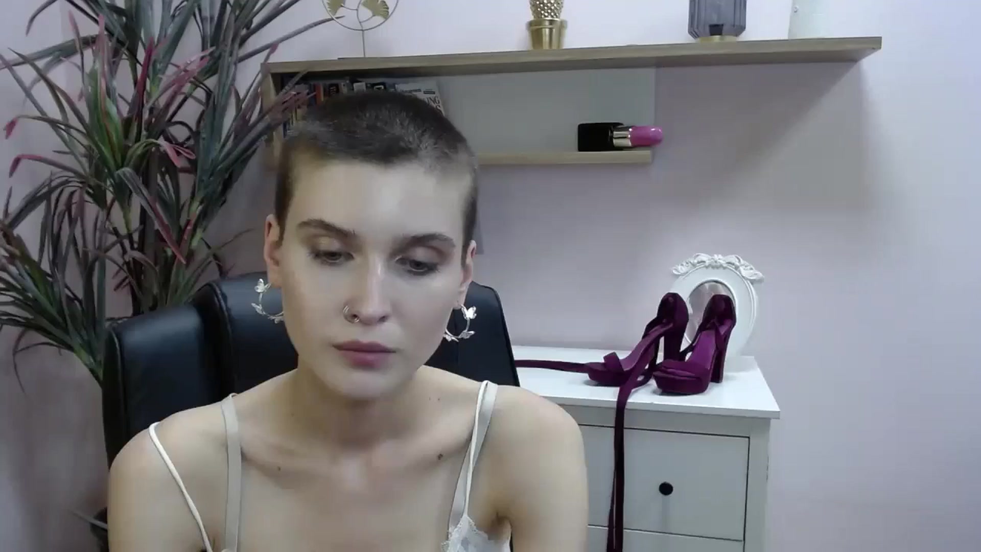 Gallery image thumbnail from SarahPassionX's myfreecams stream on, 05/23/2024, 19:41 image 6 of 20