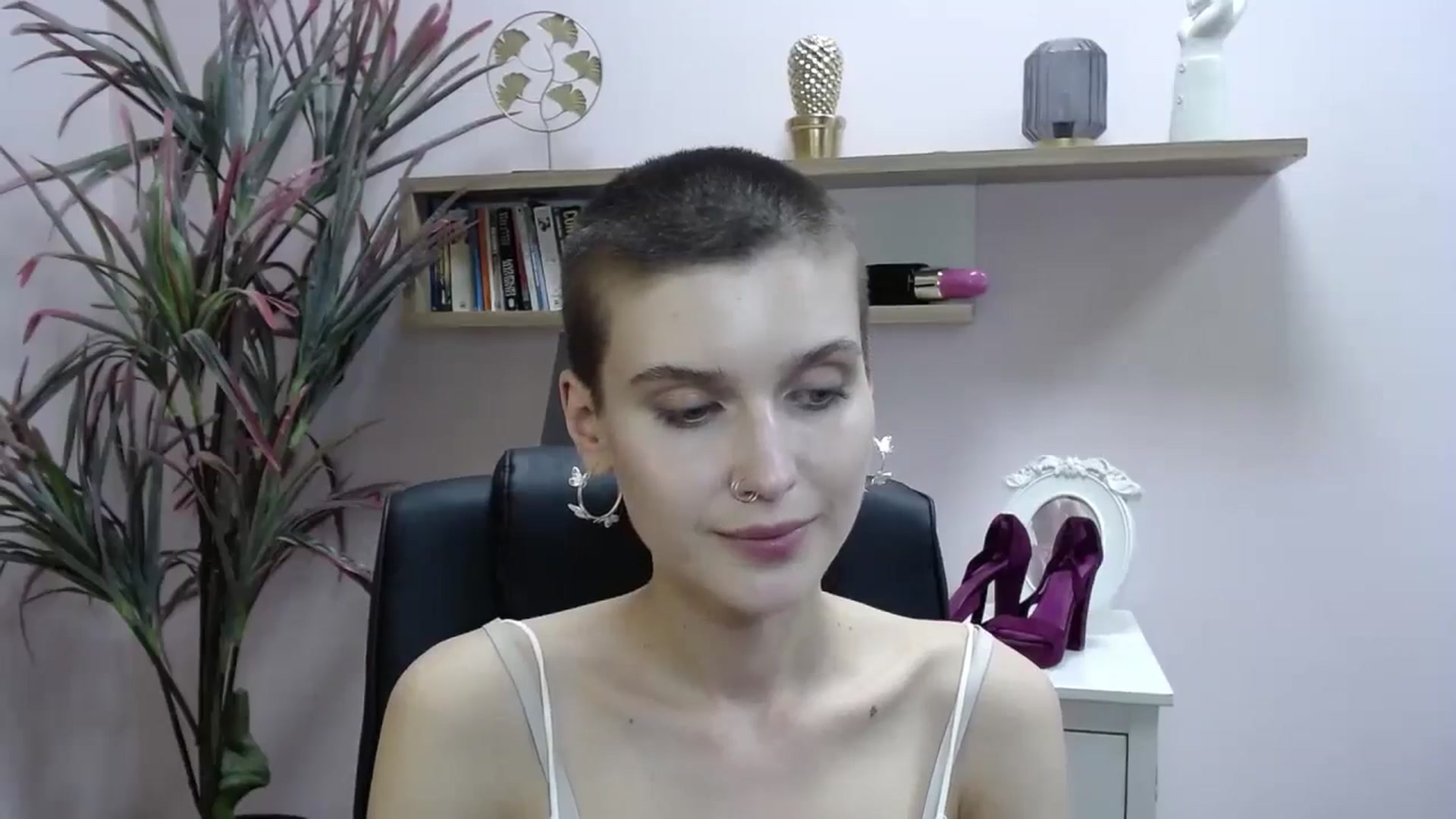 Gallery image thumbnail from SarahPassionX's myfreecams stream on, 05/23/2024, 19:41 image 12 of 20