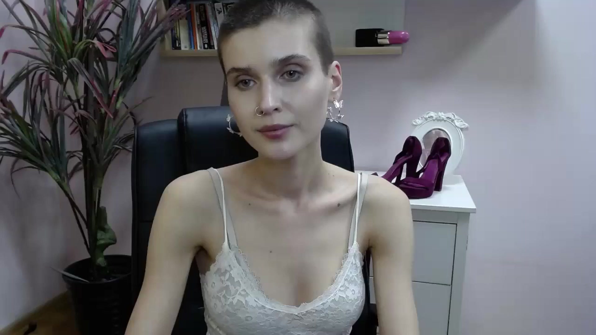 Gallery image thumbnail from SarahPassionX's myfreecams stream on, 05/23/2024, 19:41 image 19 of 20
