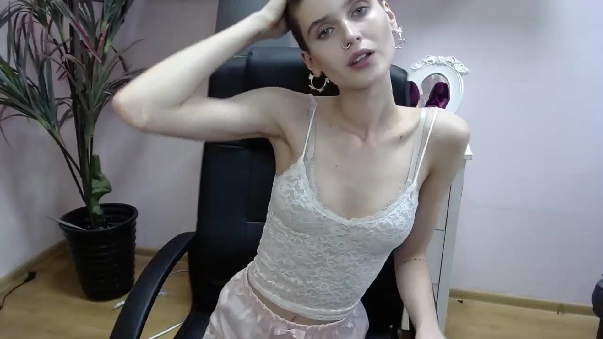 Gallery image thumbnail from SarahPassionX's myfreecams stream on, 05/23/2024, 19:41 image 3 of 20