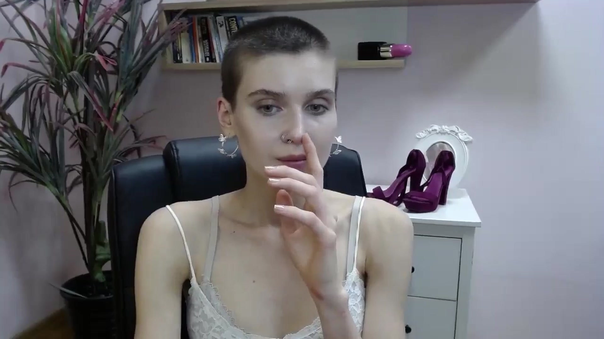 Gallery image thumbnail from SarahPassionX's myfreecams stream on, 05/23/2024, 19:41 image 11 of 20