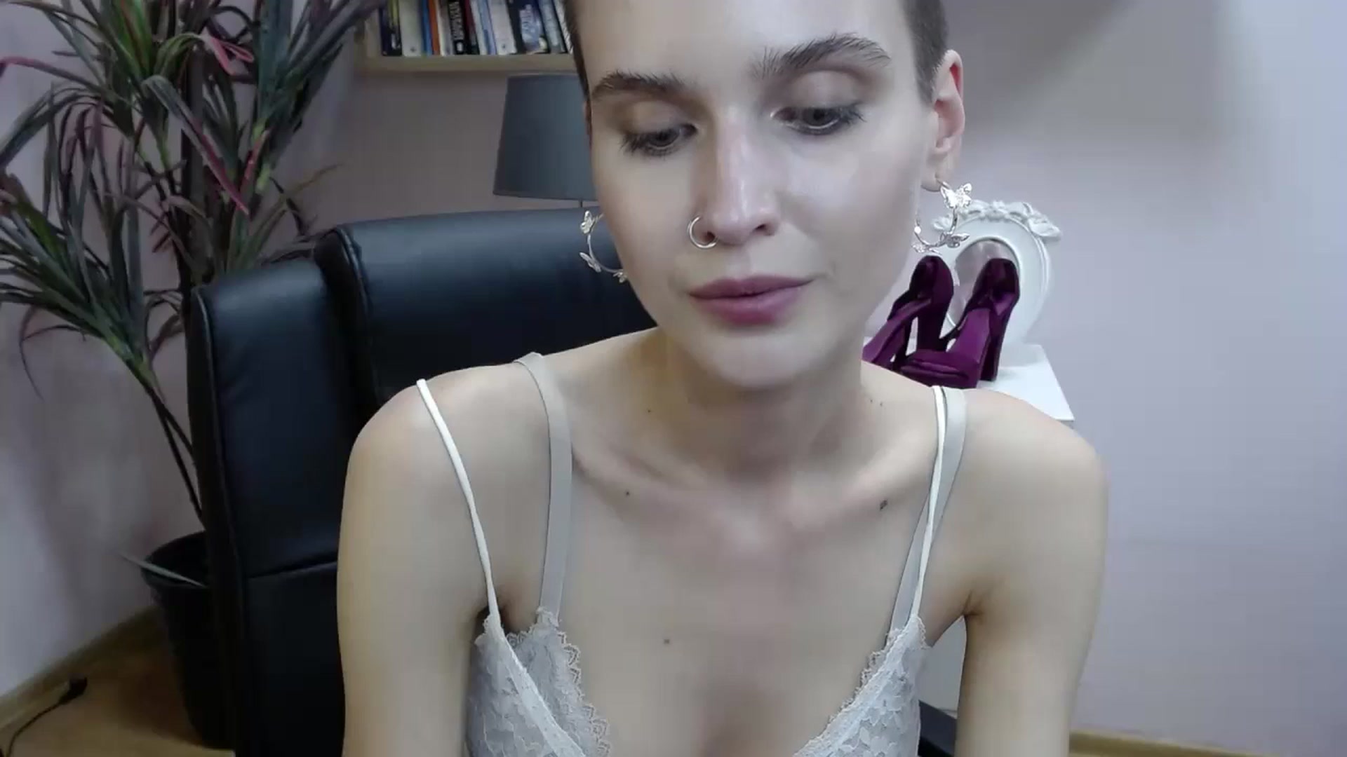 Gallery image thumbnail from SarahPassionX's myfreecams stream on, 05/23/2024, 19:41 image 7 of 20