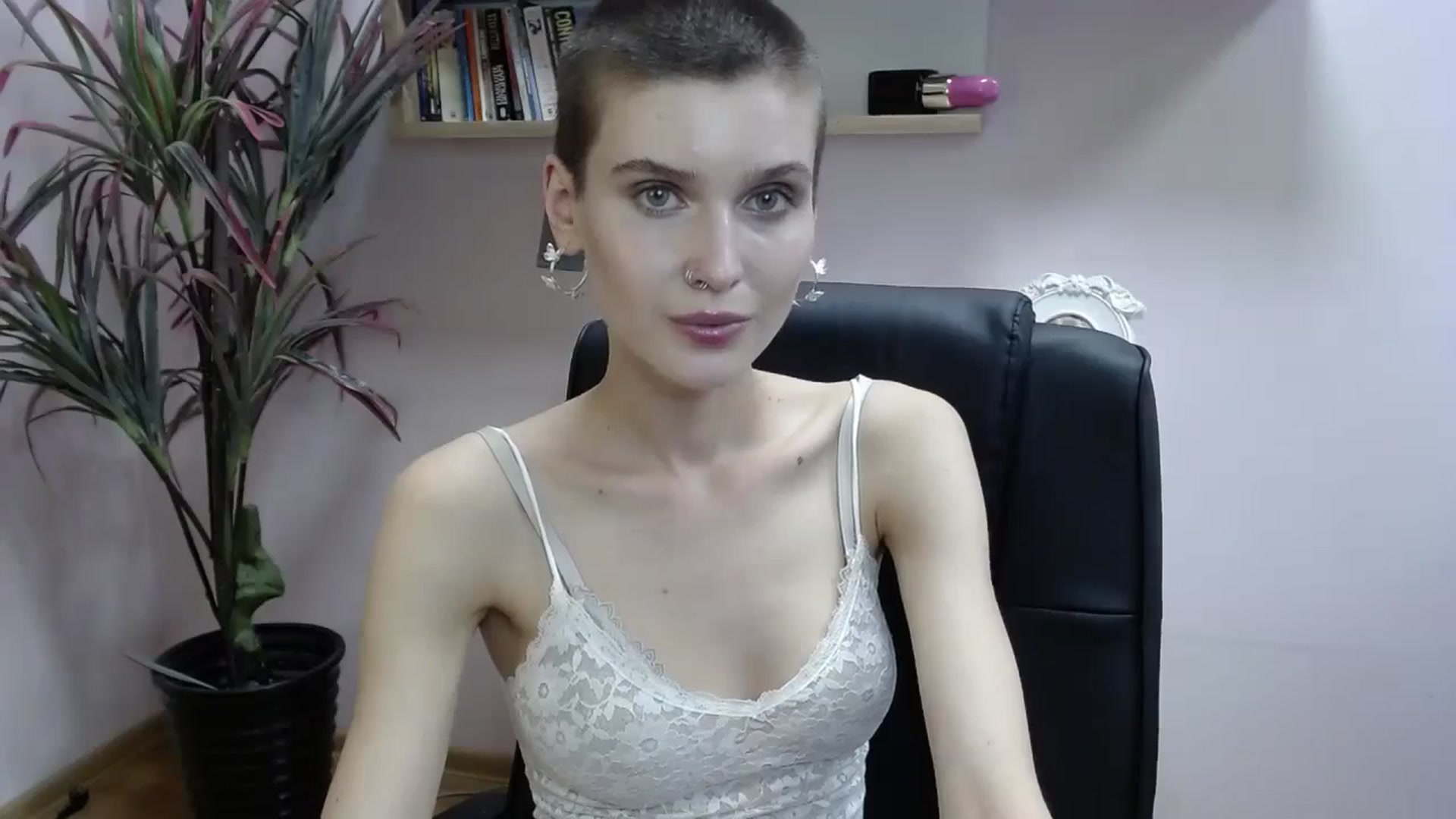 Gallery image thumbnail from SarahPassionX's myfreecams stream on, 05/23/2024, 19:41 image 17 of 20