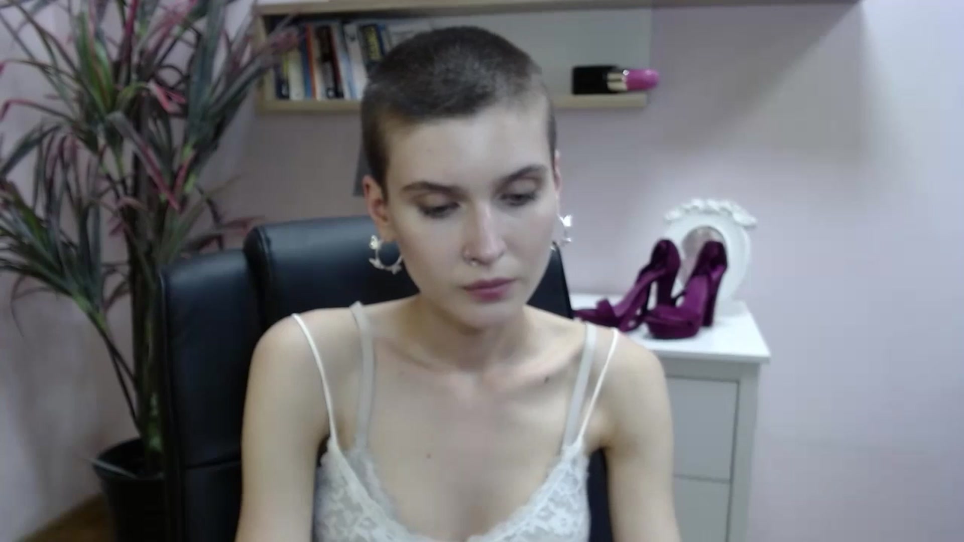 Gallery image thumbnail from SarahPassionX's myfreecams stream on, 05/23/2024, 19:41 image 9 of 20