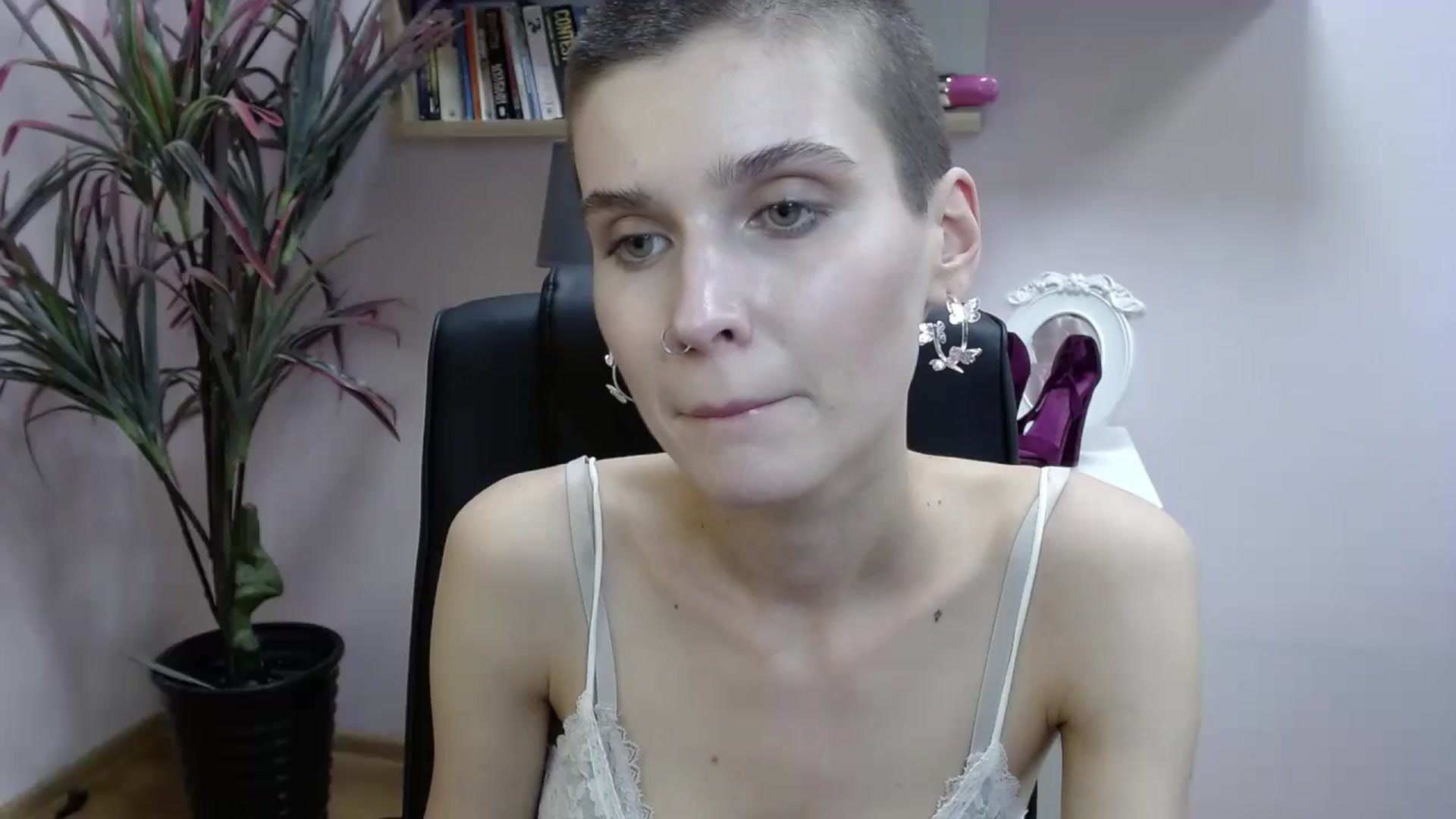 Gallery image thumbnail from SarahPassionX's myfreecams stream on, 05/23/2024, 19:41 image 14 of 20