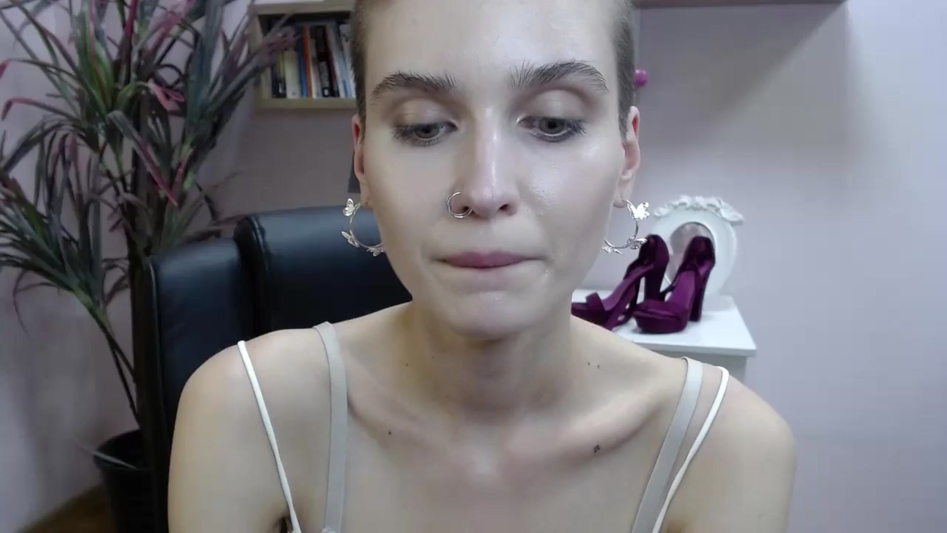 Gallery image thumbnail from SarahPassionX's myfreecams stream on, 05/23/2024, 19:41 image 8 of 20