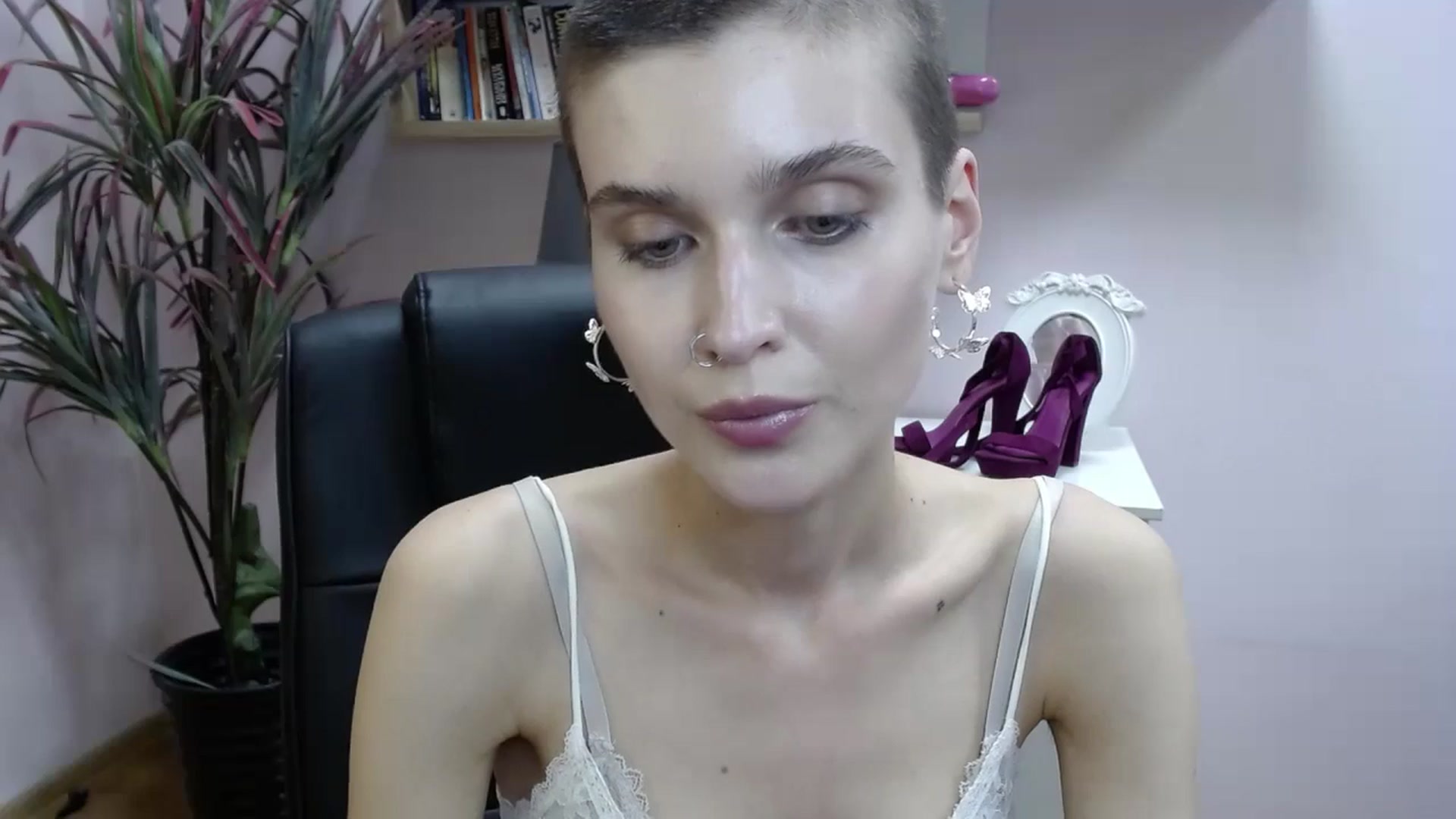 Gallery image thumbnail from SarahPassionX's myfreecams stream on, 05/23/2024, 19:41 image 15 of 20
