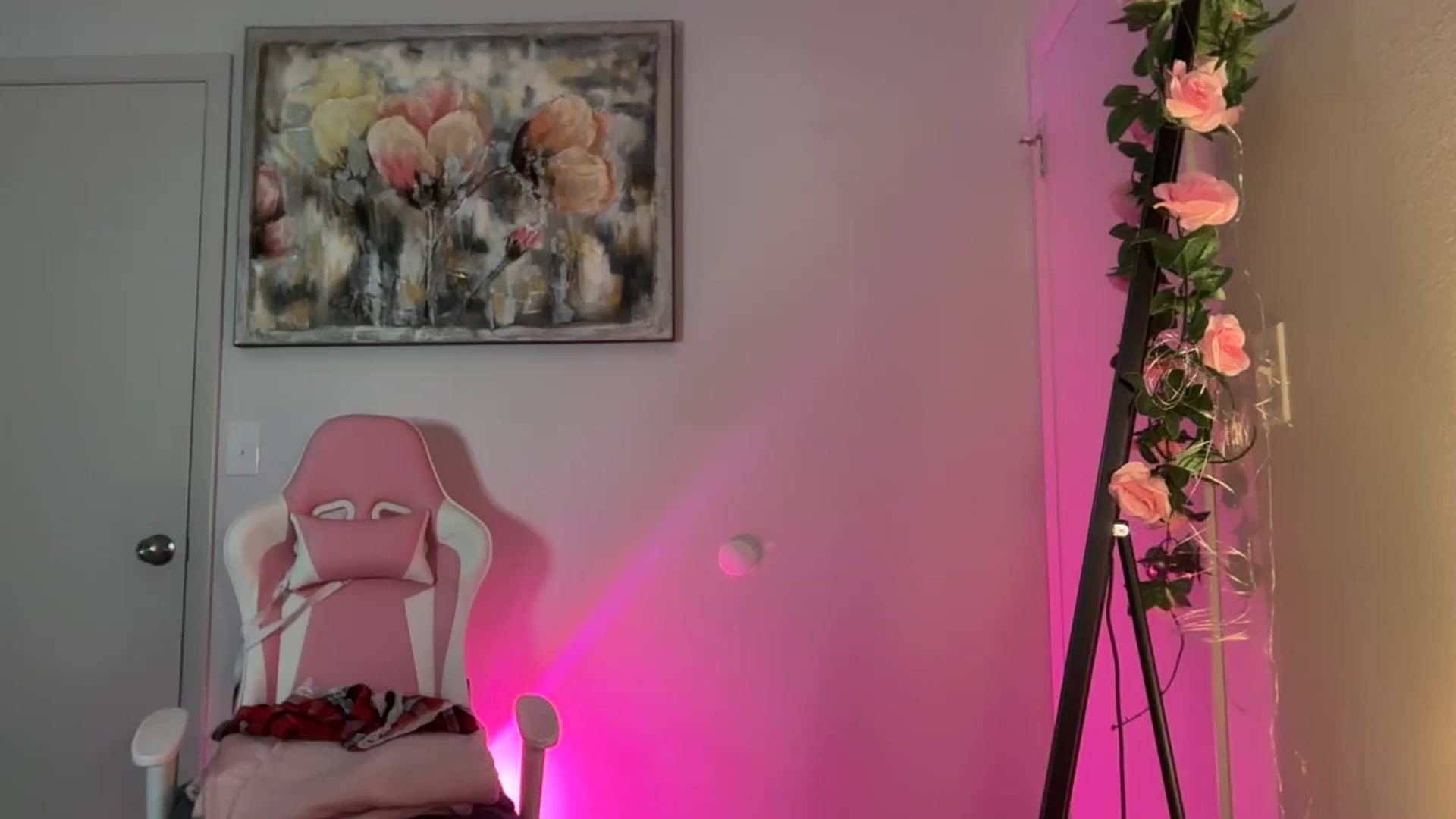 Gallery image thumbnail from SarahRhyder's myfreecams stream on, 07/23/2025, 23:40 image 20 of 20