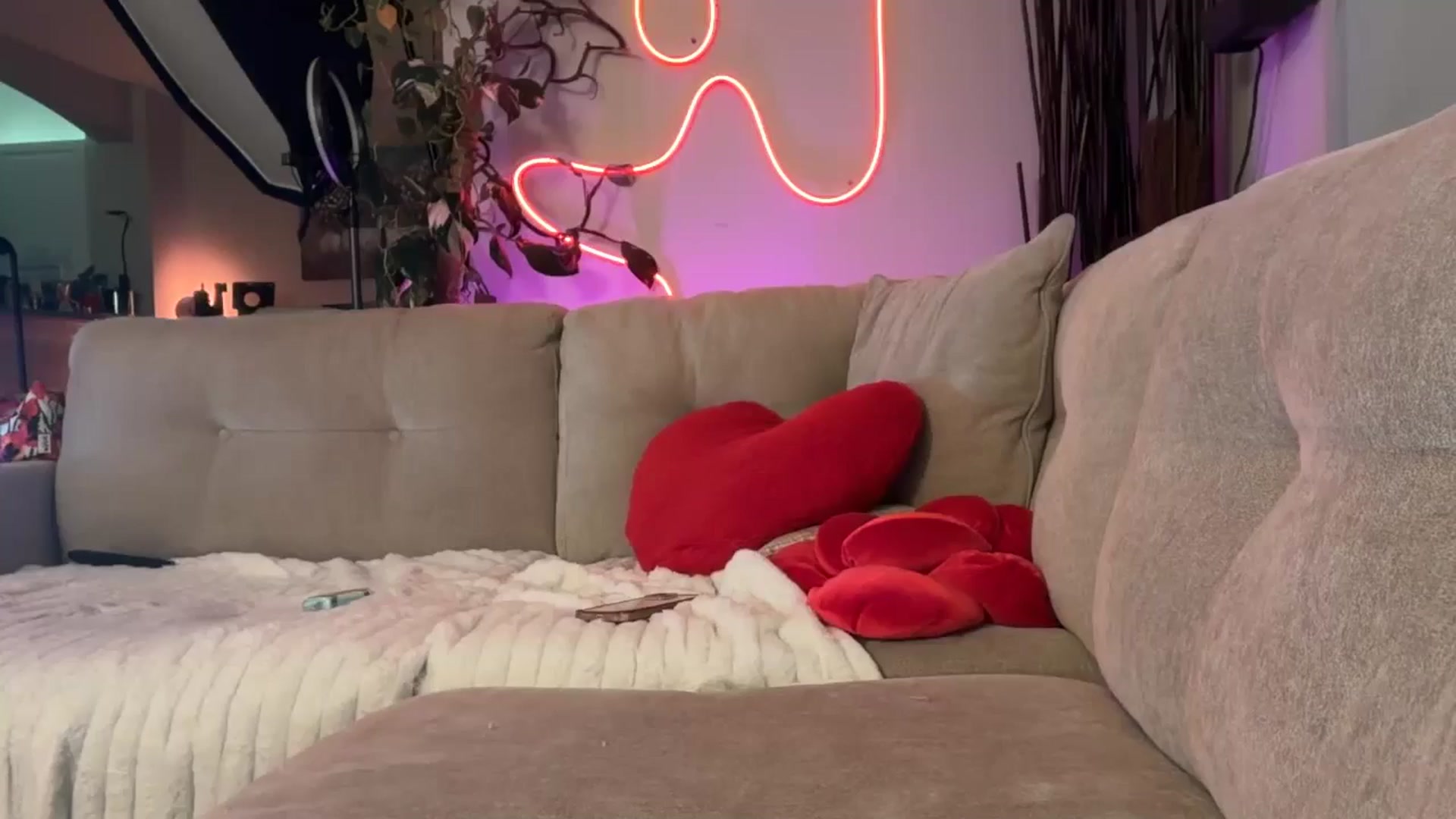Gallery image thumbnail from SarahRhyder's myfreecams stream on, 07/31/2025, 06:31 image 20 of 20