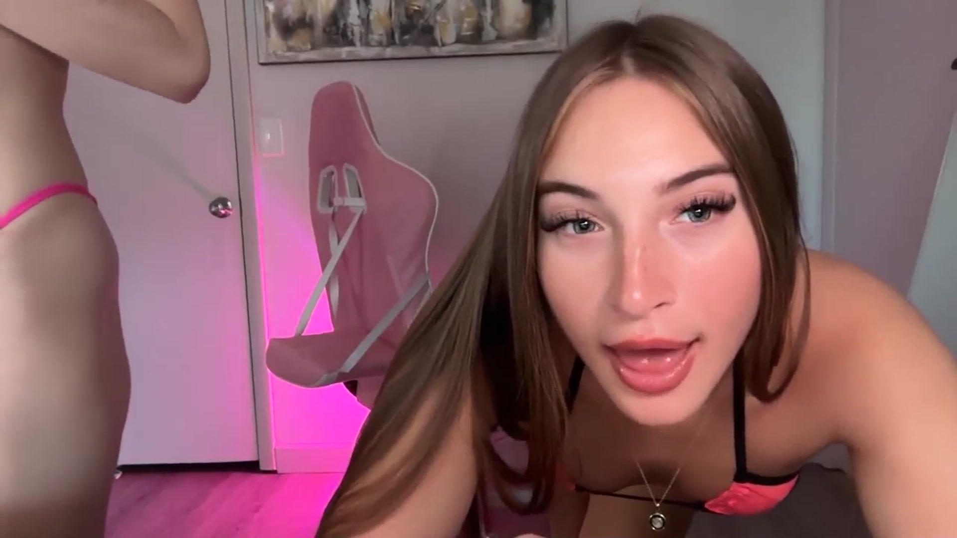 Gallery image thumbnail from SarahRhyder's myfreecams stream on, 07/31/2025, 23:55 image 6 of 20