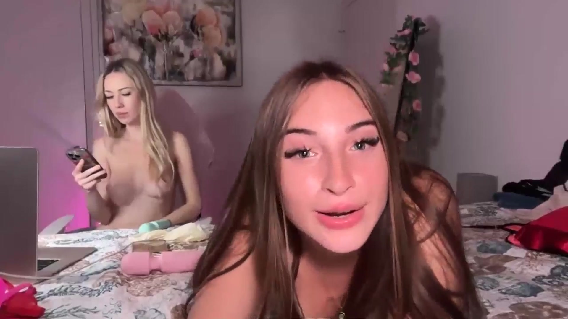 Gallery image thumbnail from SarahRhyder's myfreecams stream on, 08/01/2025, 03:03 image 14 of 20